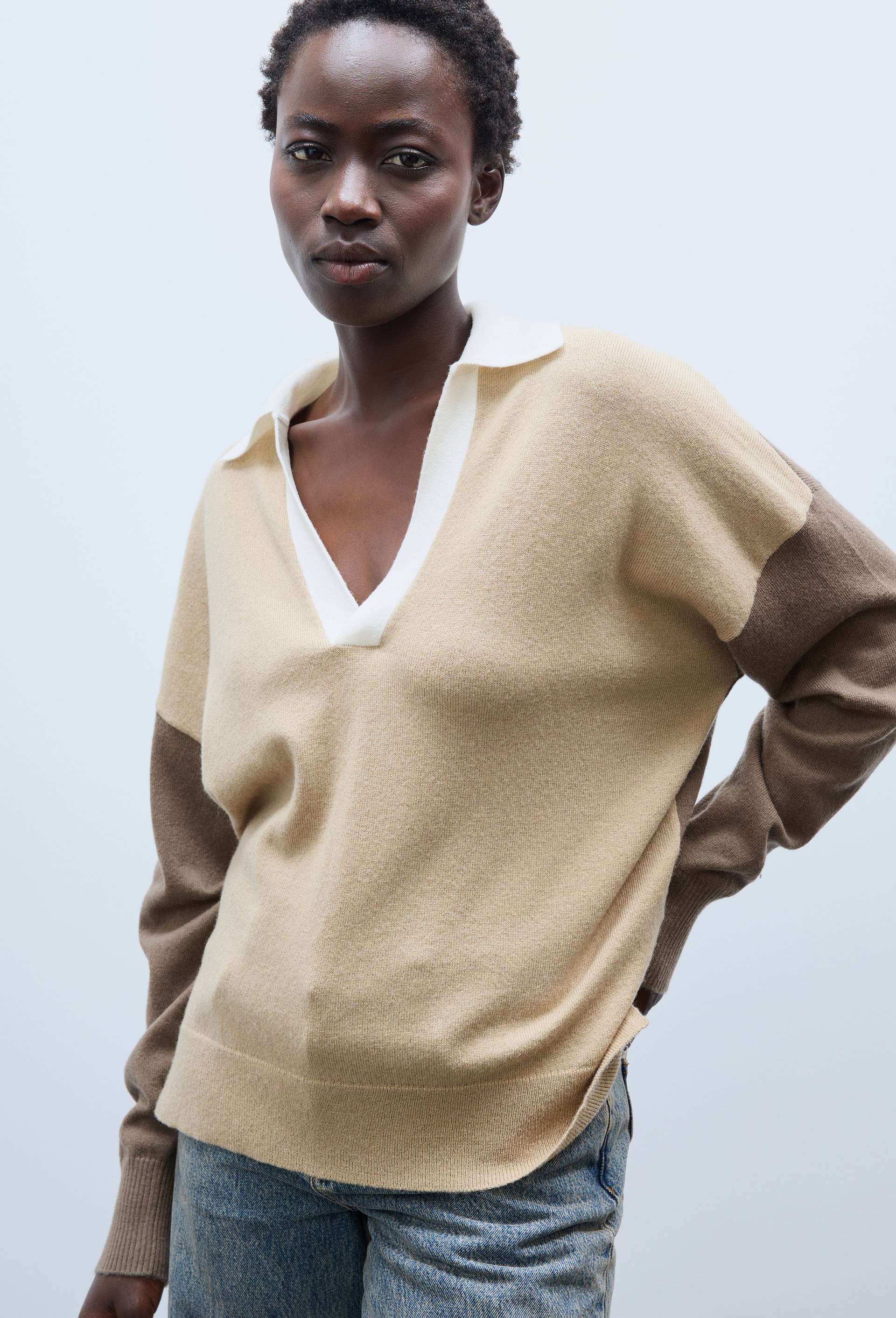 Pull col polo contrast&eacute; contenant de la laine et du cachemire, Beige, large image number 0.0