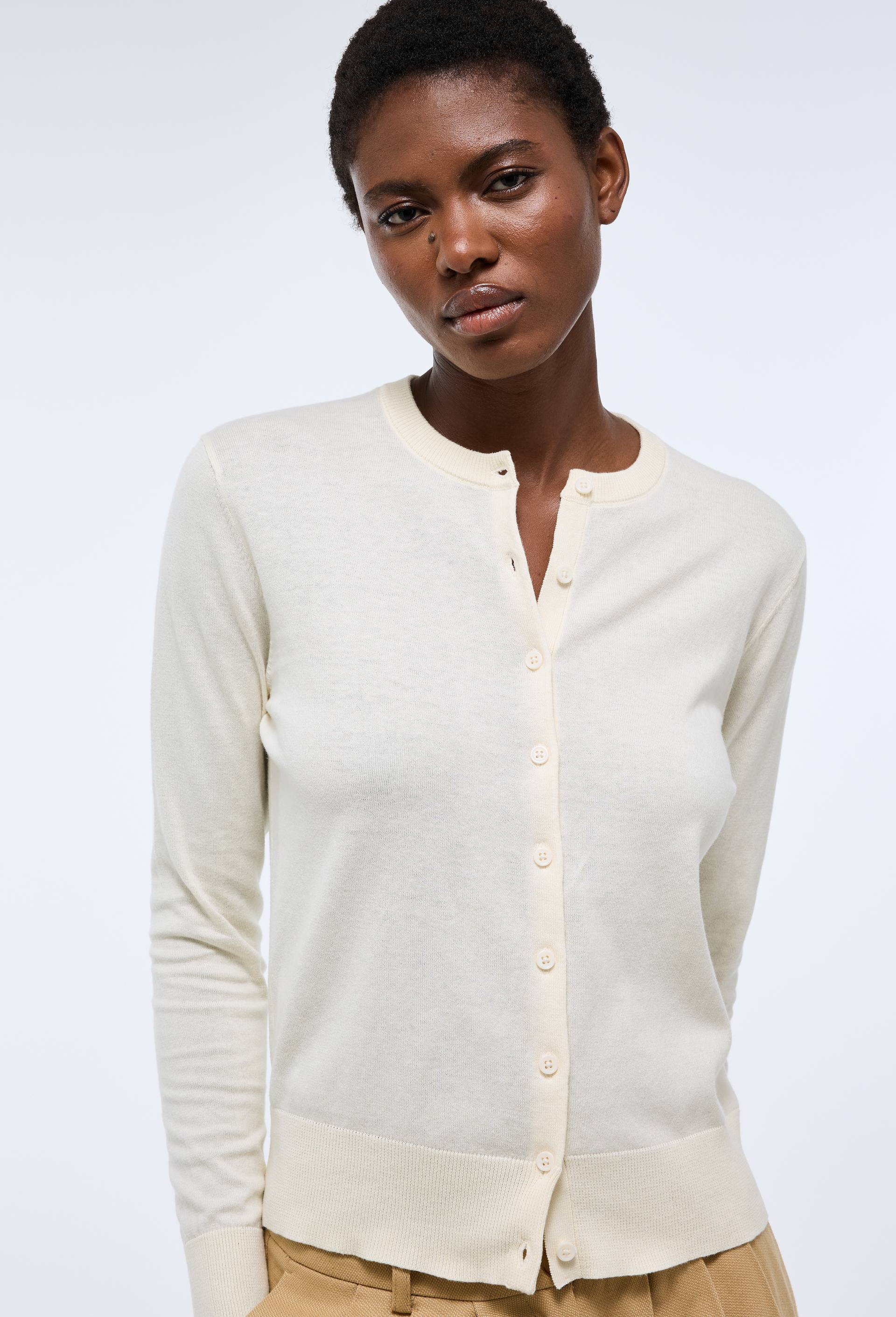Cardigan boutonn&eacute; en coton, Ecru, swatch image