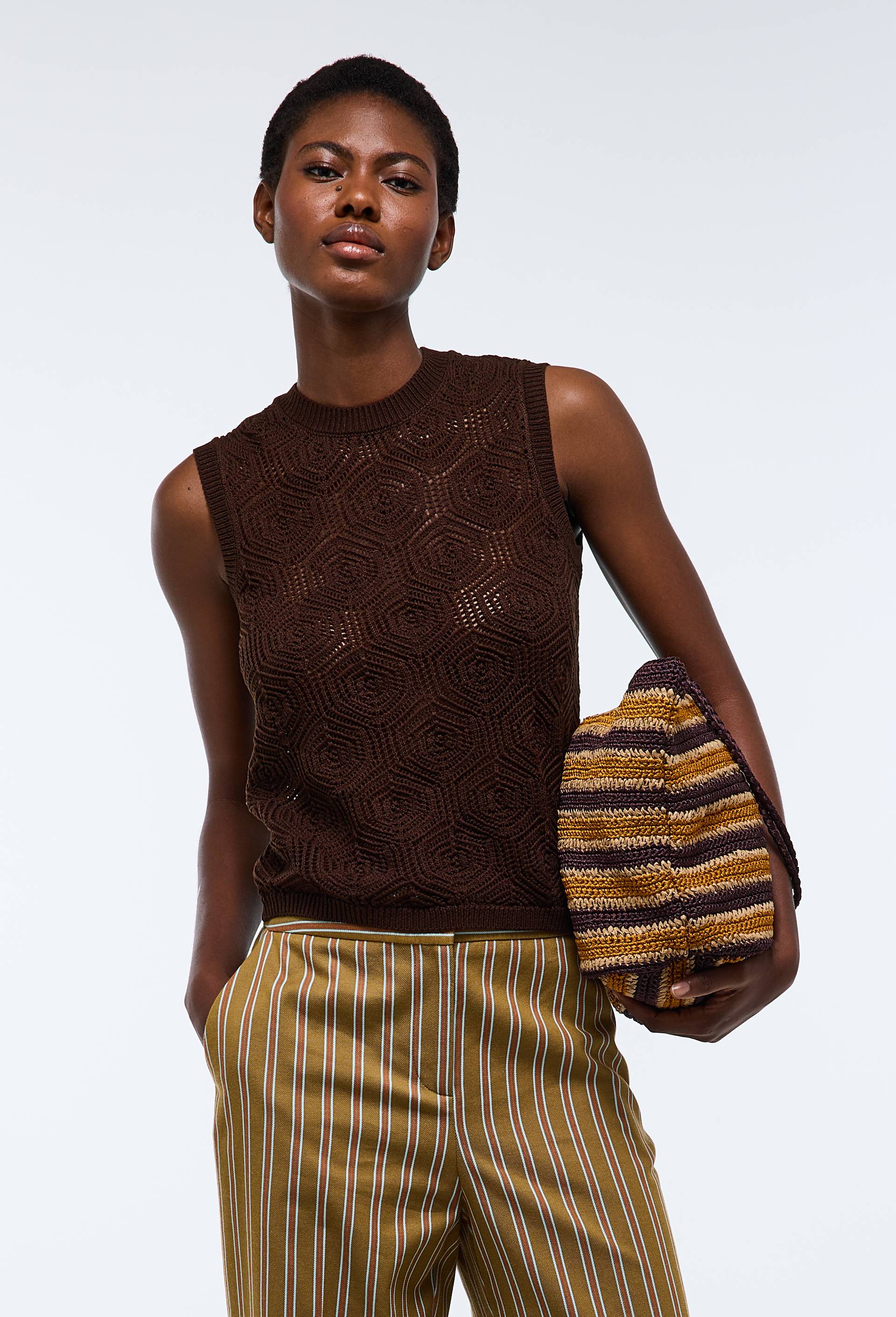Top en crochet sans manches, Brun fonc&eacute;, swatch image