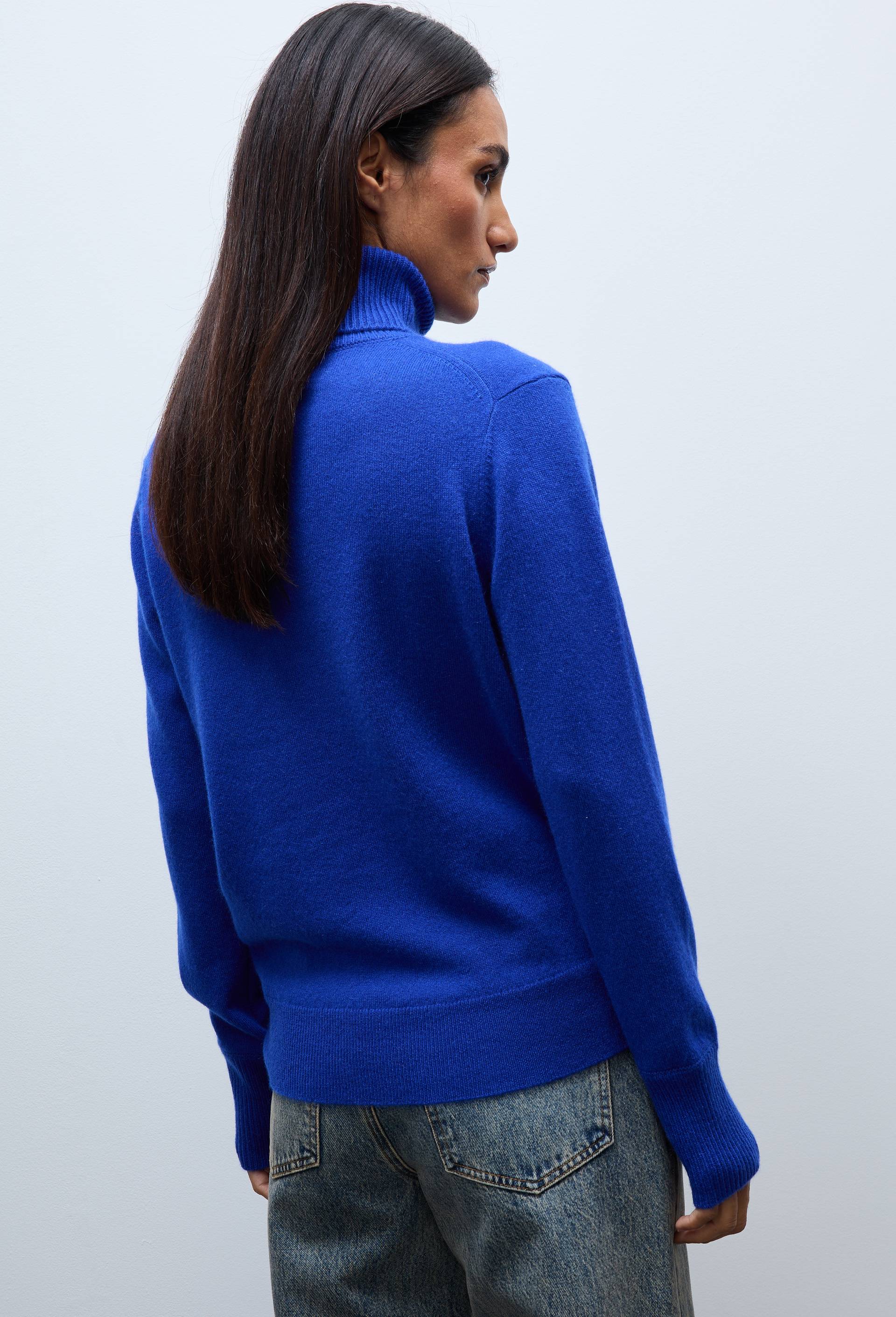 Pull uni col roul&eacute; en 100% cachemire, Bleu, large image number 1