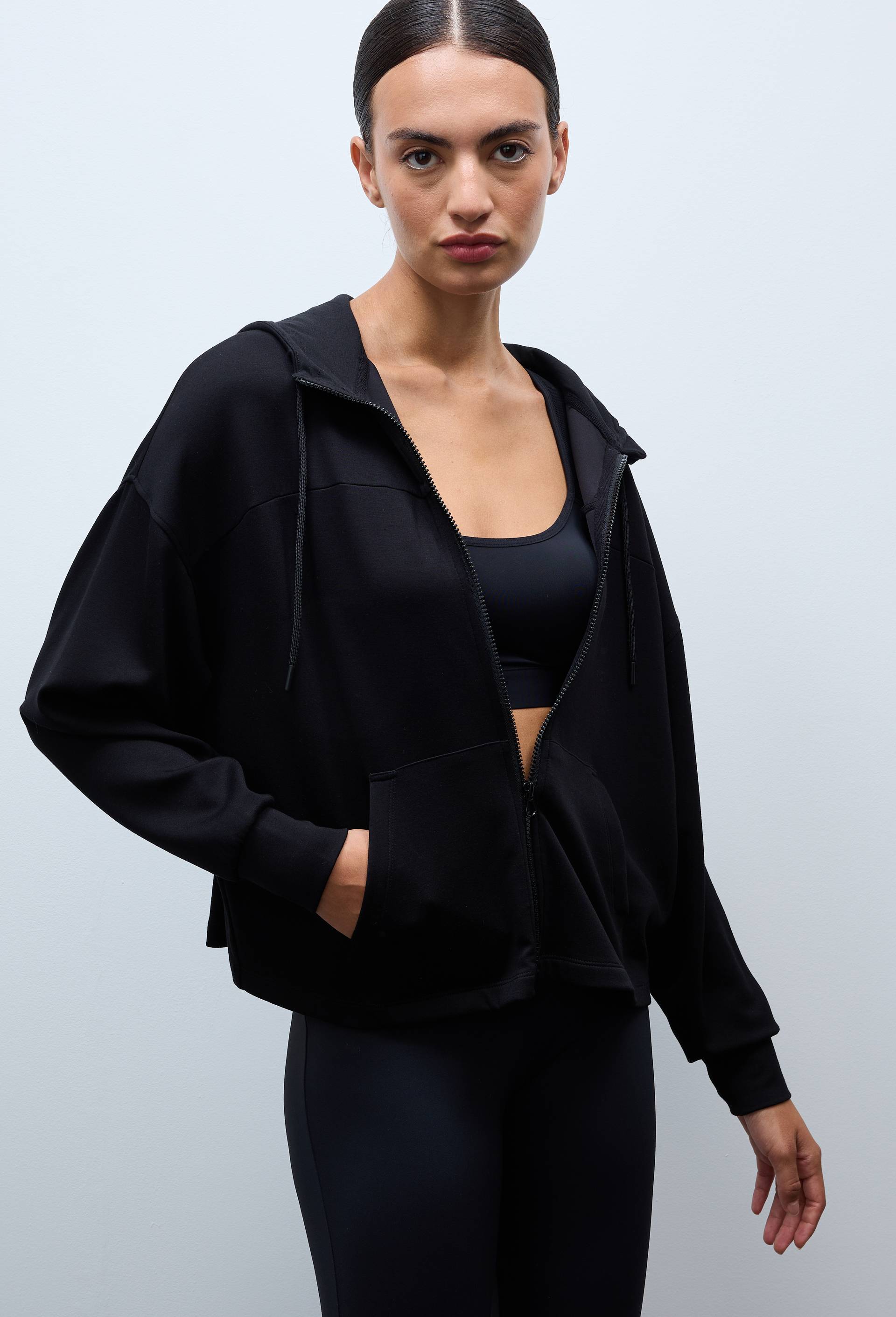 Sweat &agrave; capuche zipp&eacute; fluide en viscose et polyamide, Noir, large image number 0.0