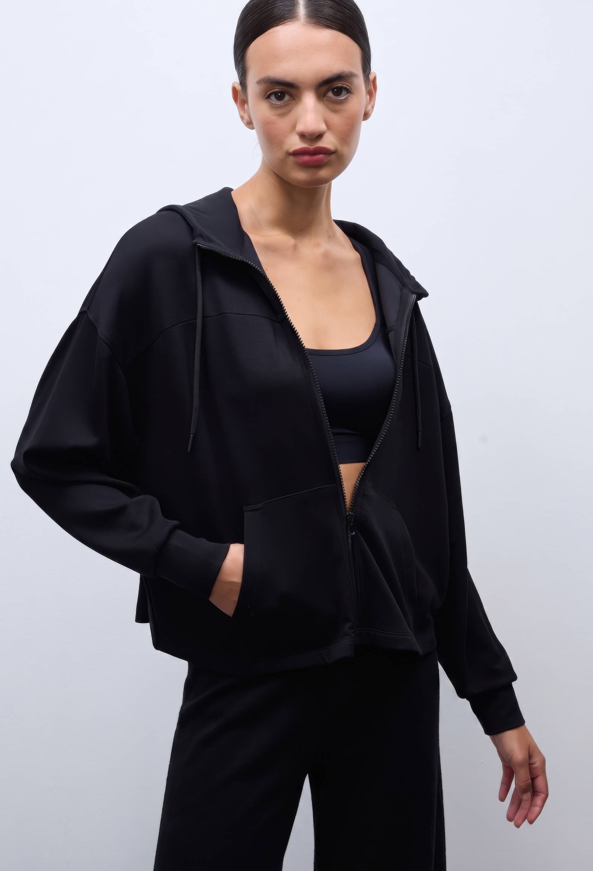 Sweat &agrave; capuche zipp&eacute; fluide en viscose et polyamide, Noir, swatch image
