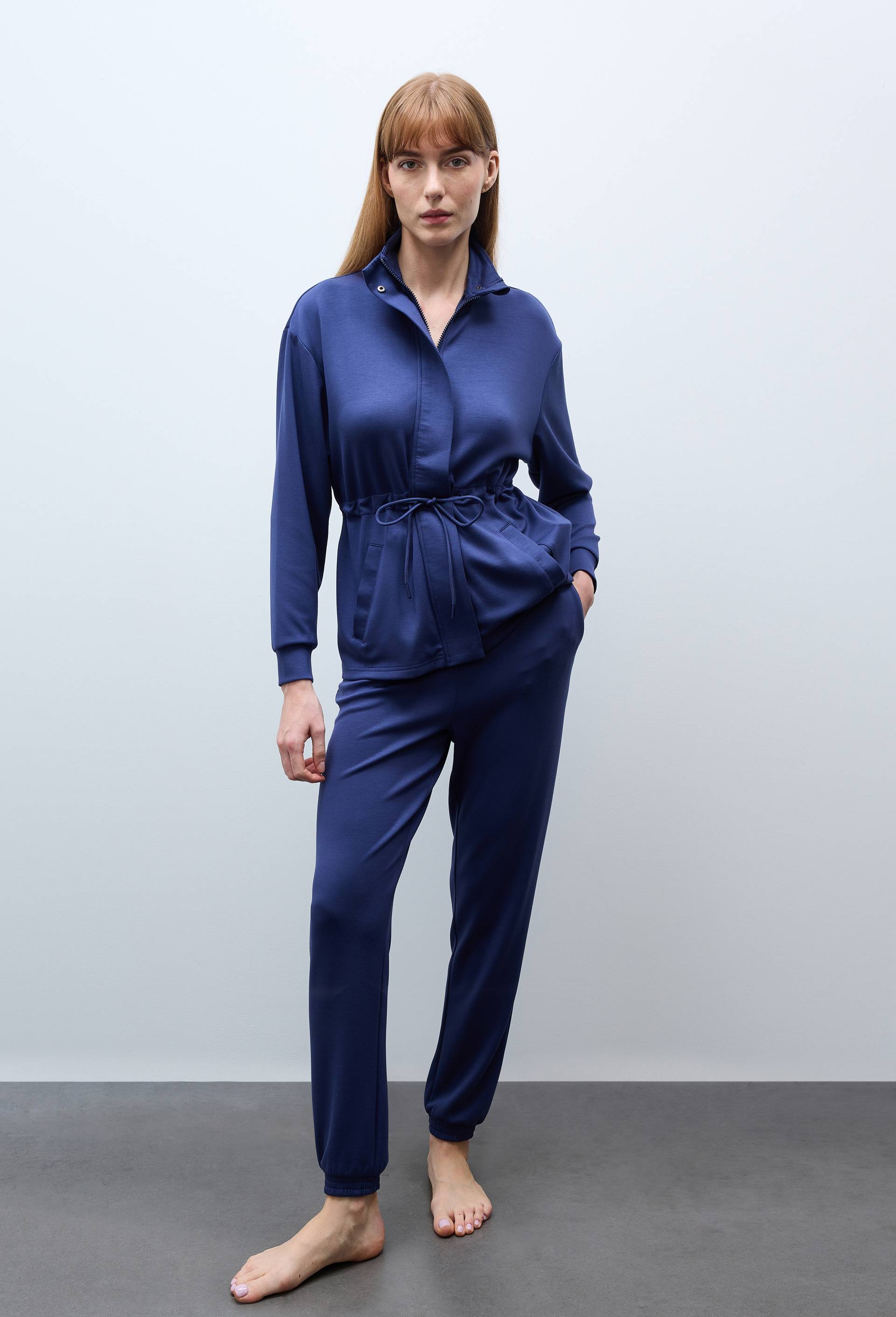 Pantalon de sport fluide en viscose et polyamide, Bleu fonc&eacute;, large image number 0.0