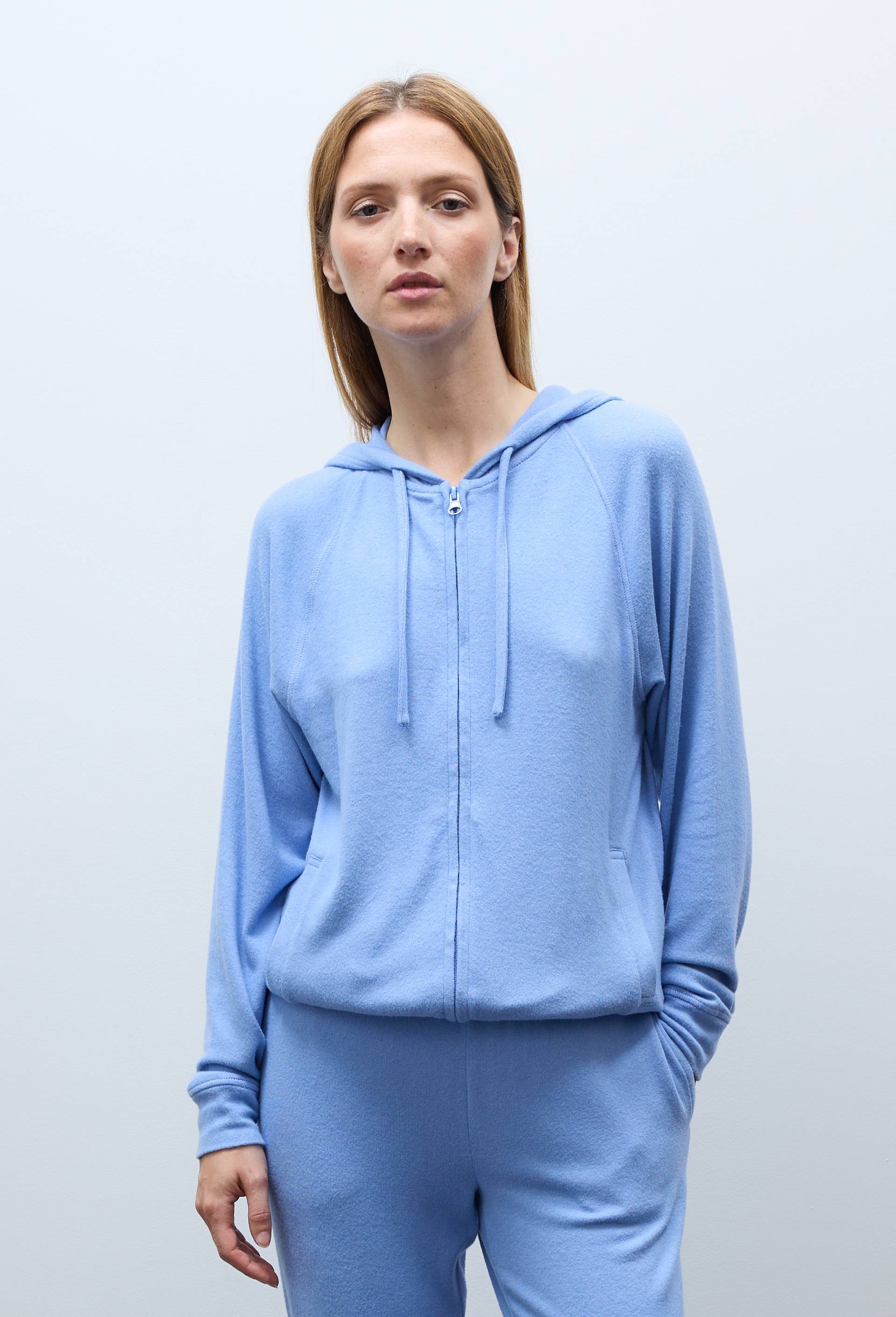 Sweat zipp&eacute; &agrave; capuche doux et l&eacute;ger, Bleu, large image number 0.0