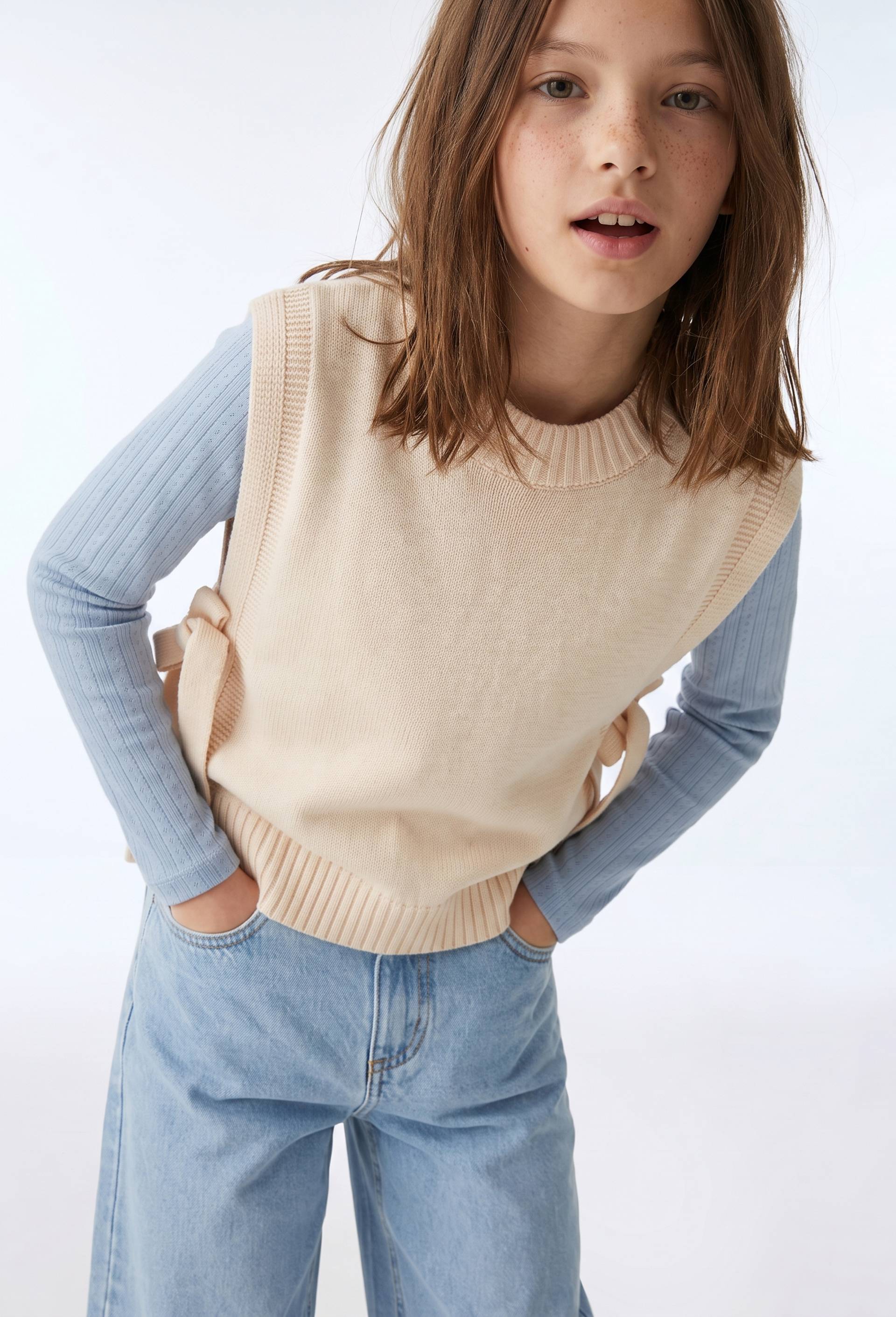 Pull sans manches uni en 100% laine, Ecru, swatch image