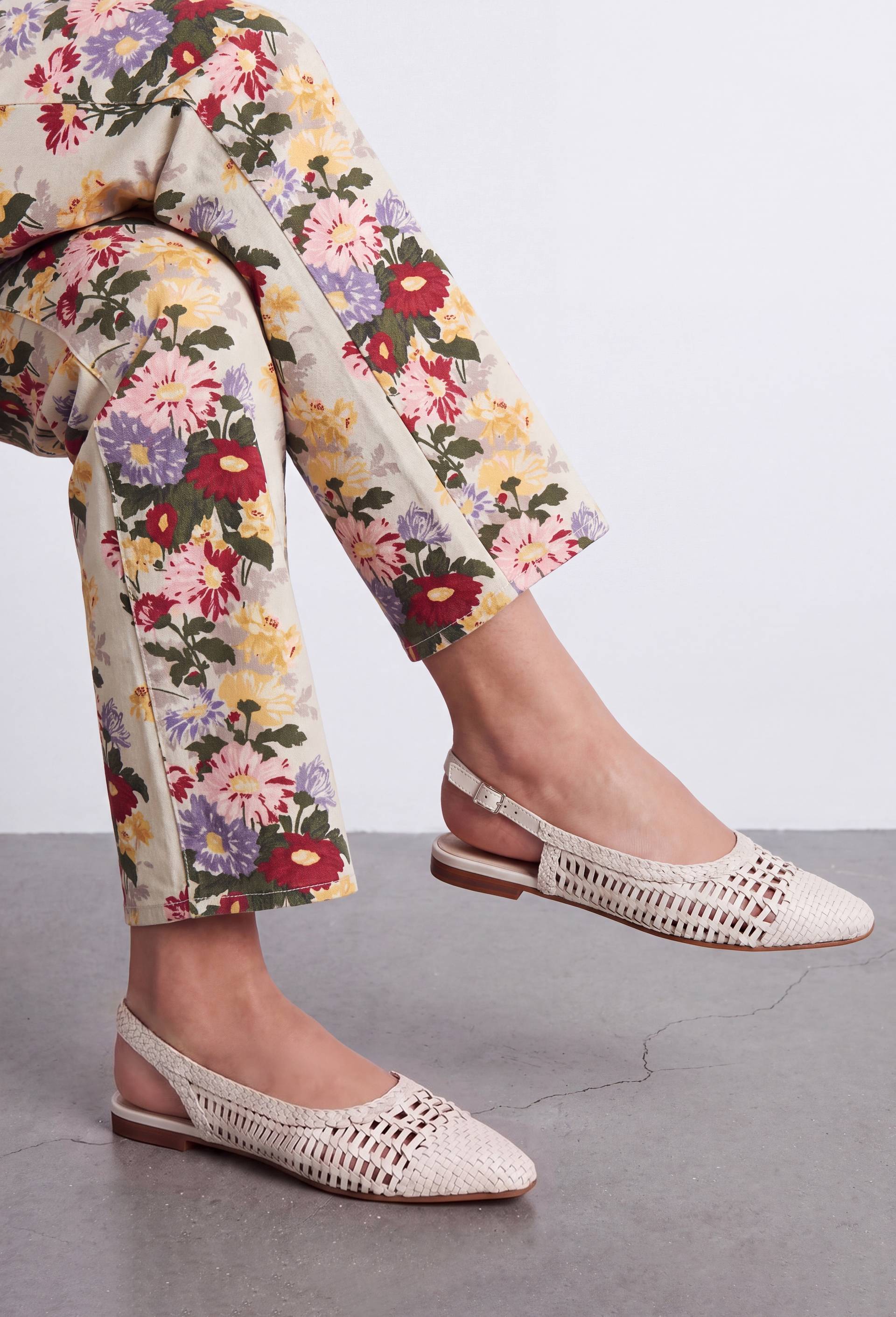 Slingback en cuir tress&eacute;, Ecru, large image number 0