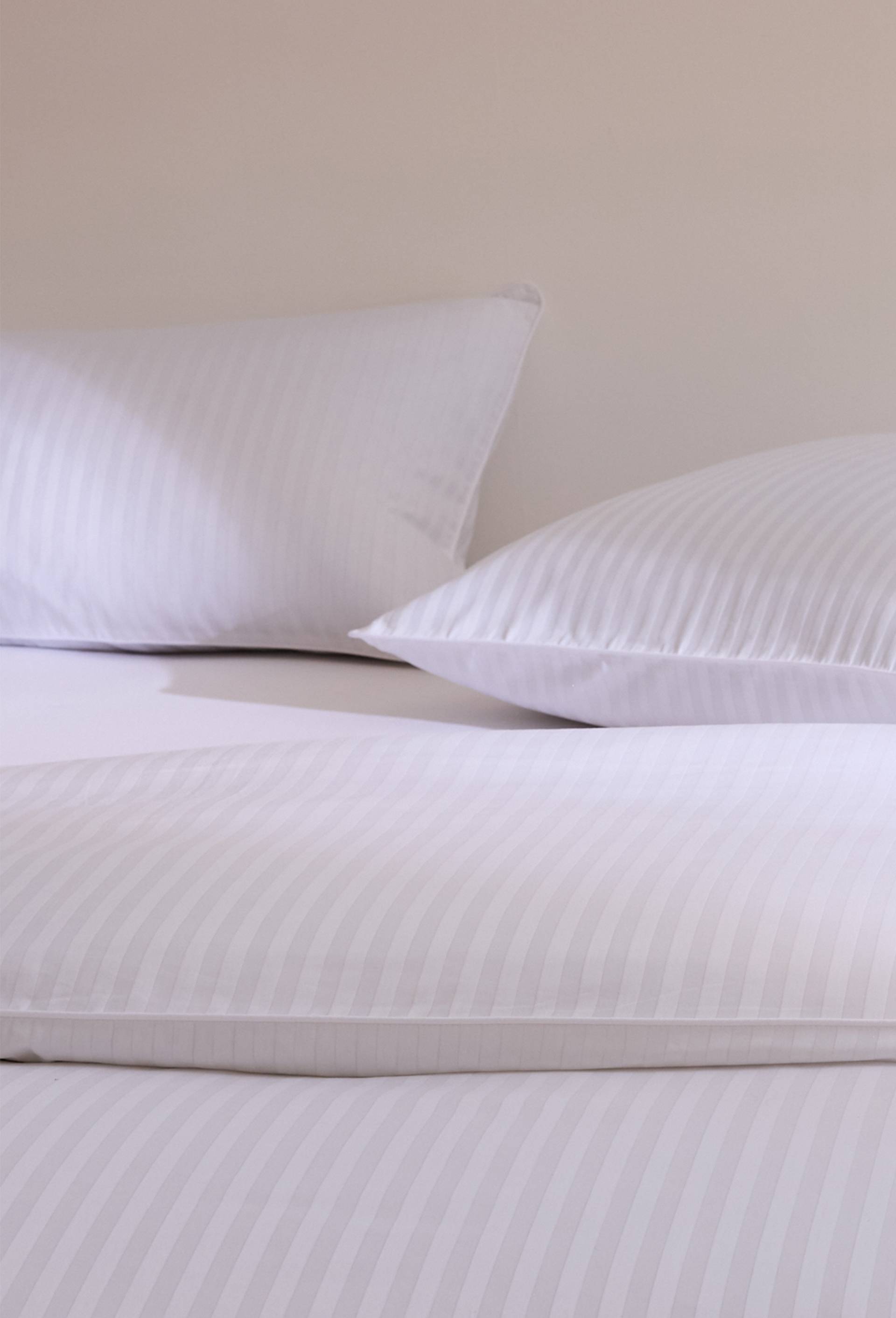 Taie d'oreiller satin de coton bio GOTS, Blanc, large image number 0.0