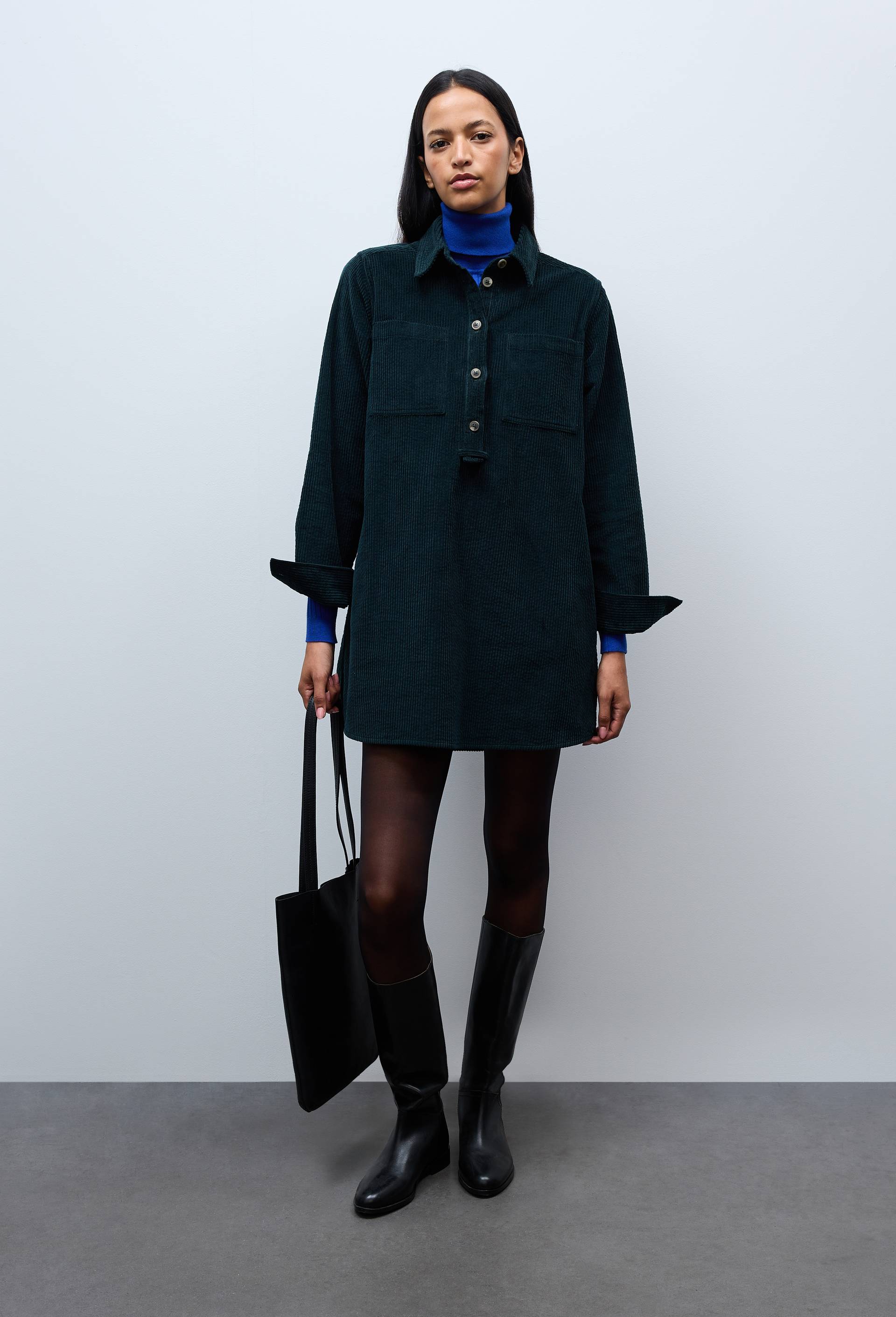 Robe courte manches longues en velours en coton BIO GOTS, Vert fonc&eacute;, swatch image