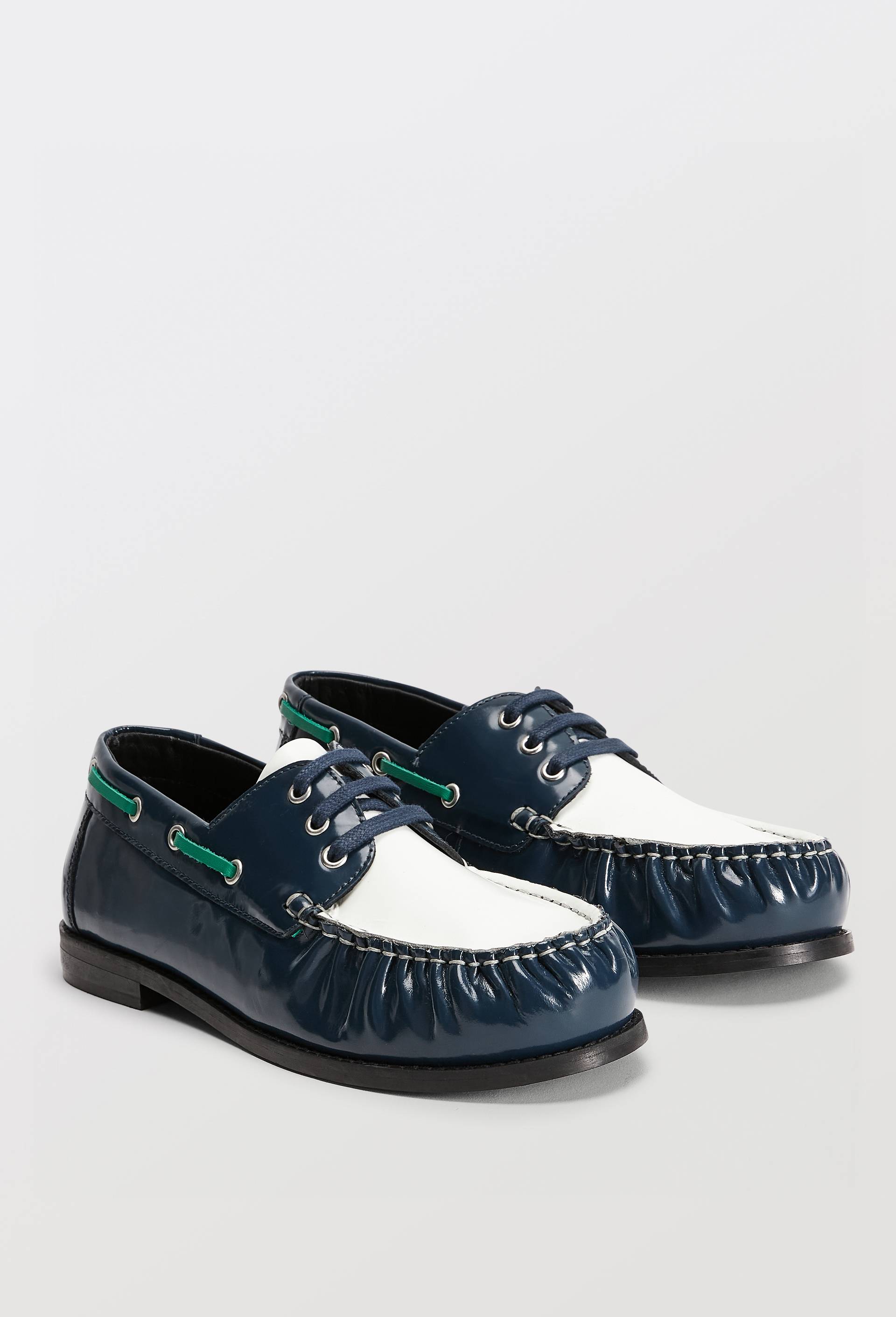 Chaussures bateaux bicolores en cuir, Bleu fonc&eacute;, large image number 0