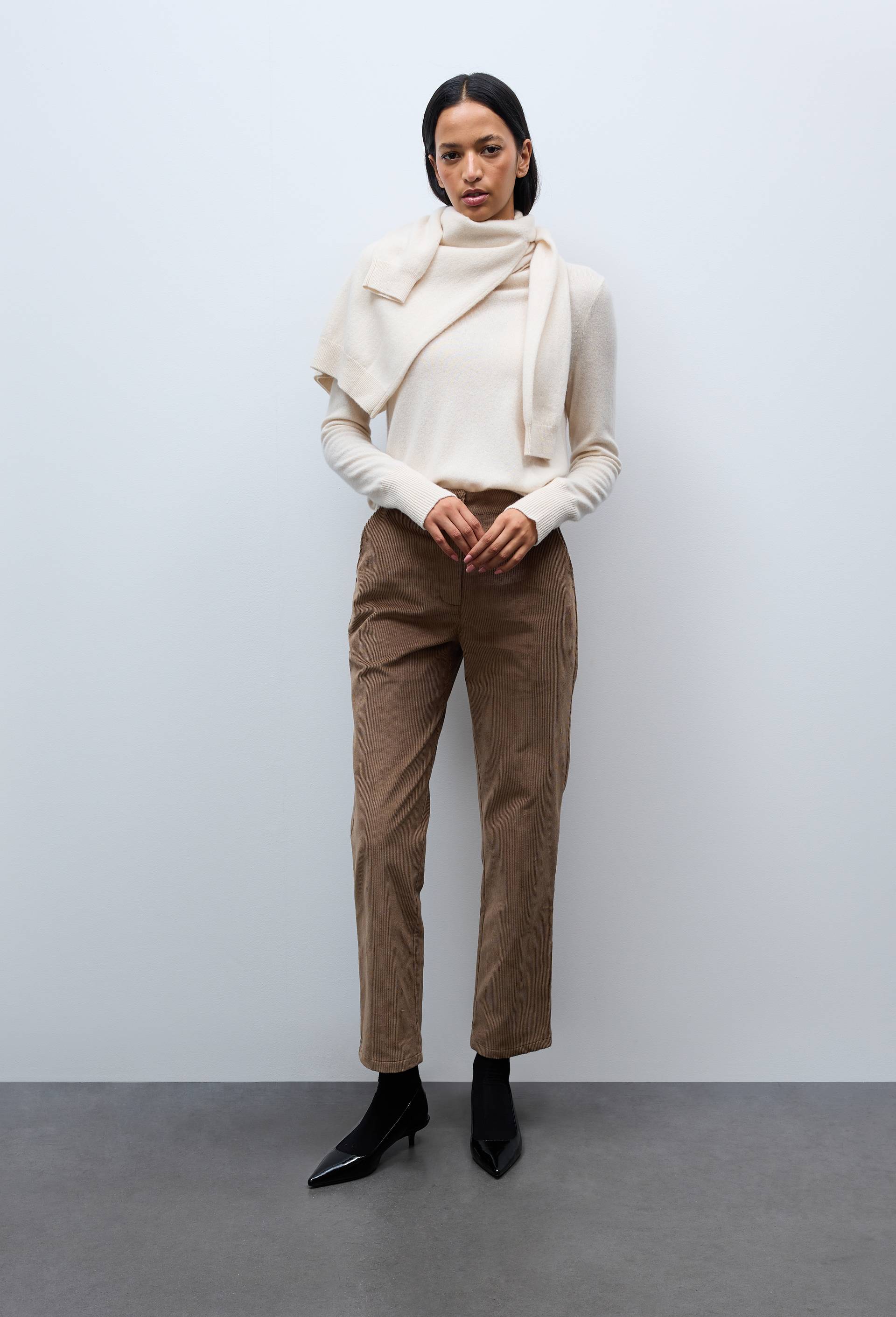 Pantalon en velours droit en coton BIO GOTS, Beige, swatch image