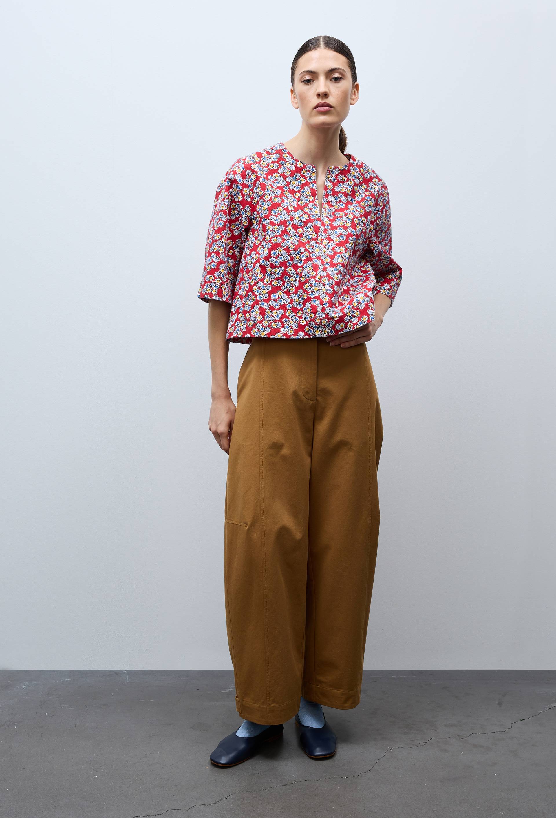 Pantalon barrel en coton avec poches c&ocirc;t&eacute;s, Beige, large image number 0