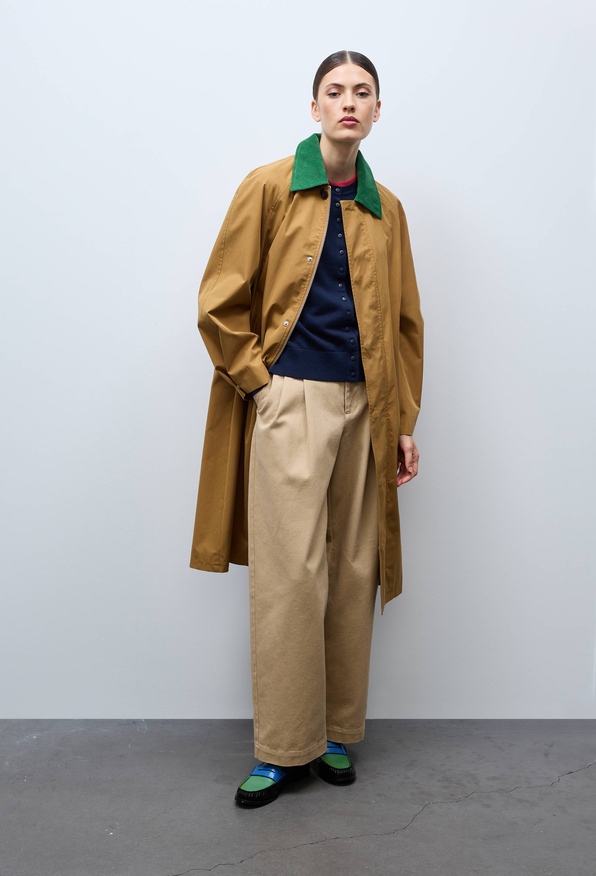 Trench long avec col en velours color&eacute;, Beige, large image number 1