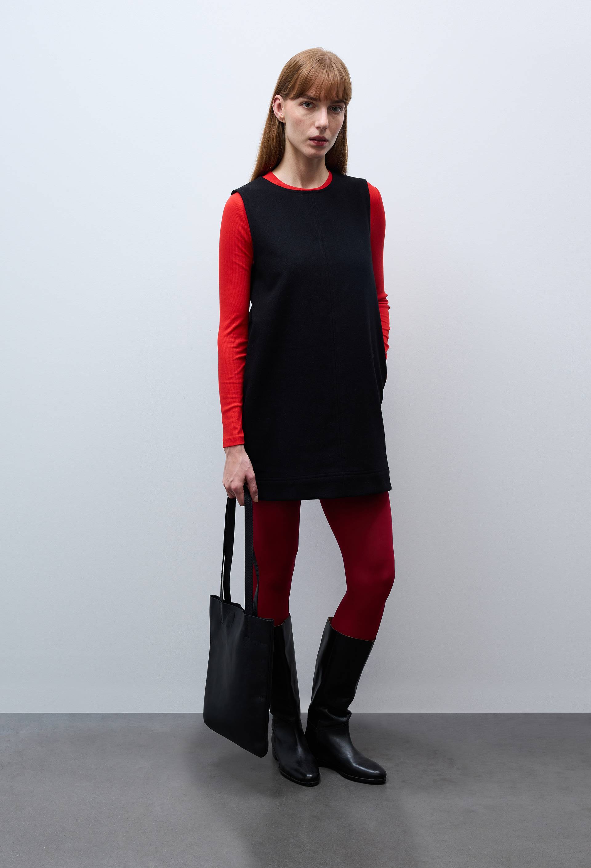 Robe courte unie contenant de la laine, Noir, large image number 0