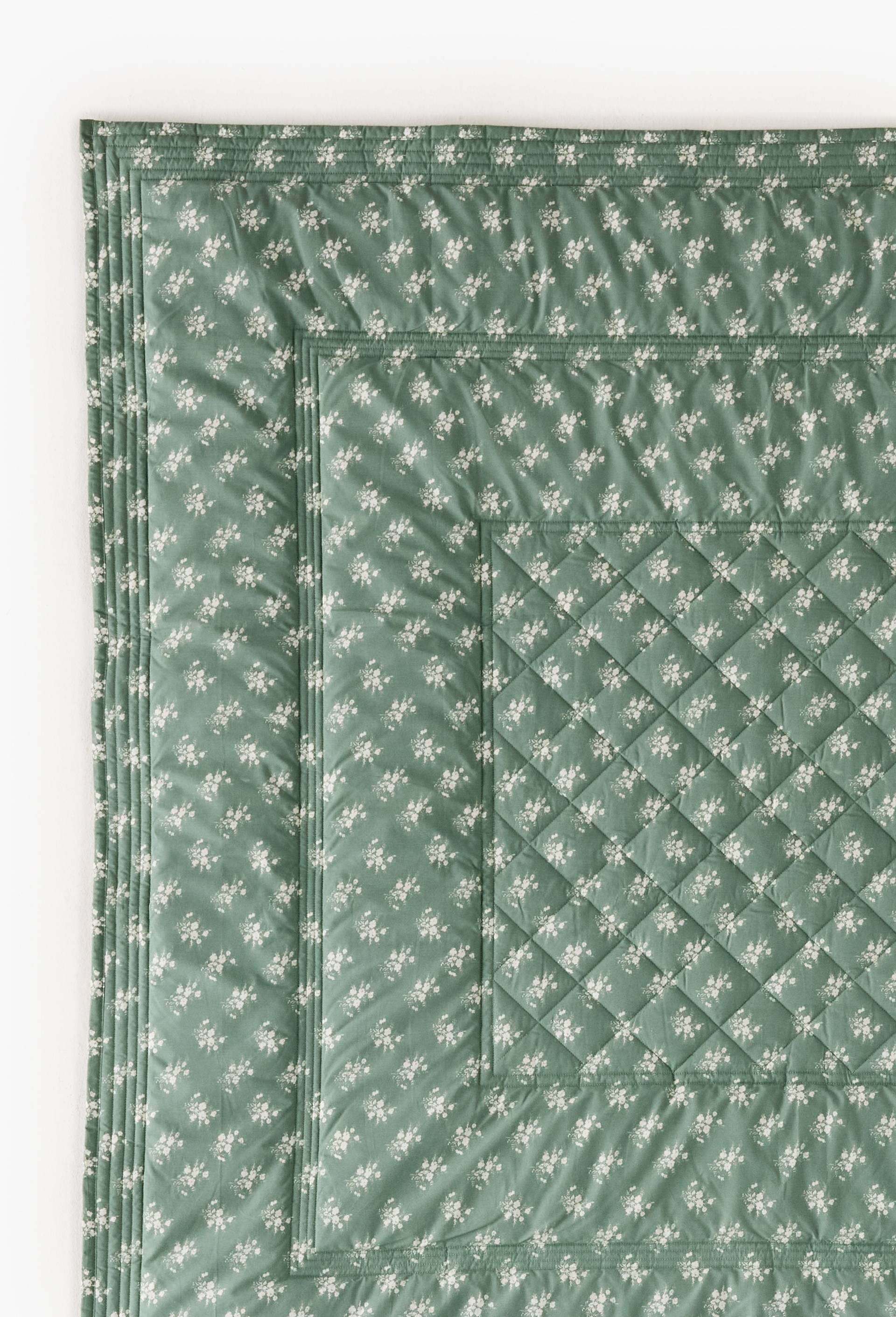 Boutis quilt&eacute; ray&eacute;, 140x140cm, 100% coton, Vert, large image number 1.0