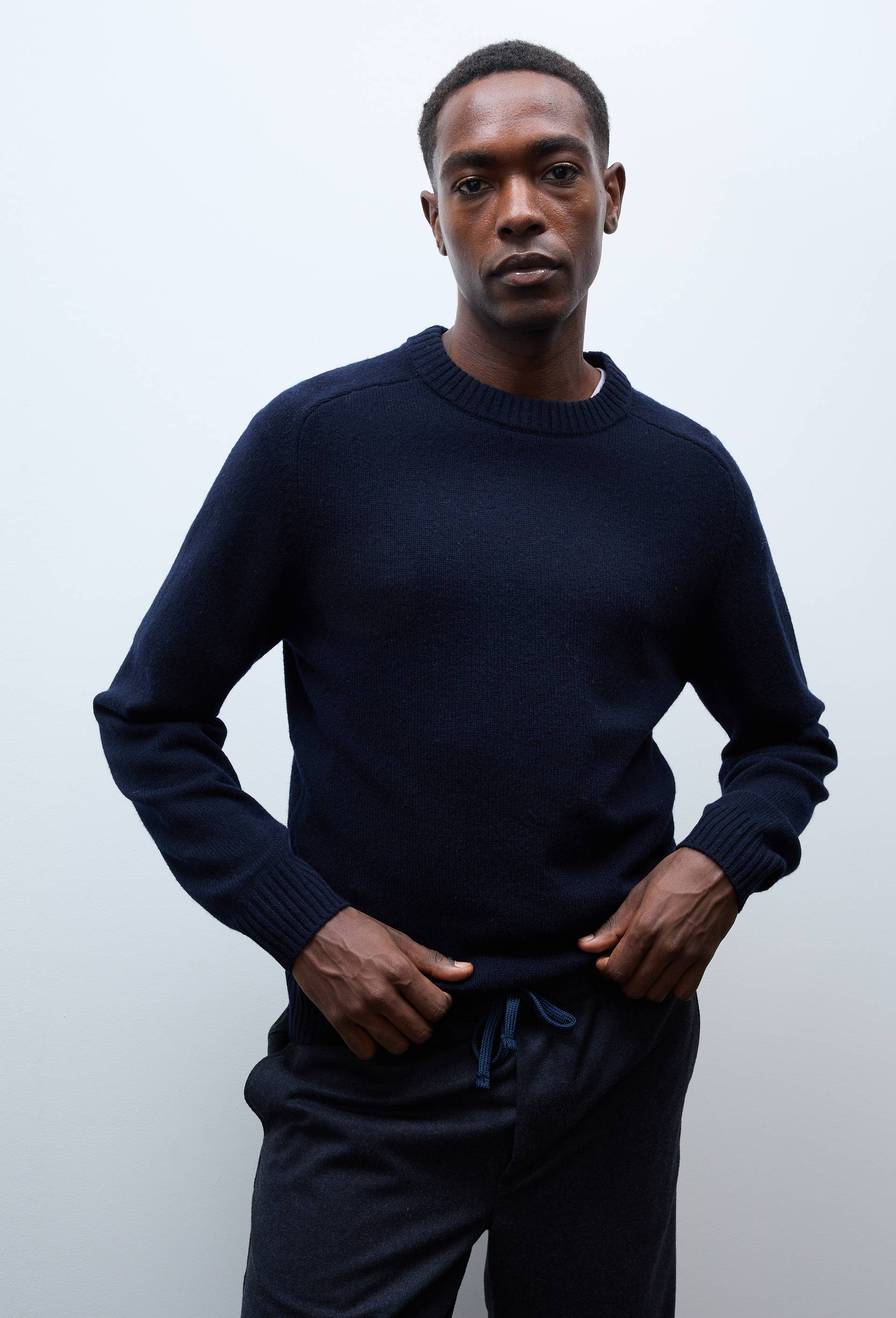 Pull col rond en laine, Bleu fonc&eacute;, swatch image
