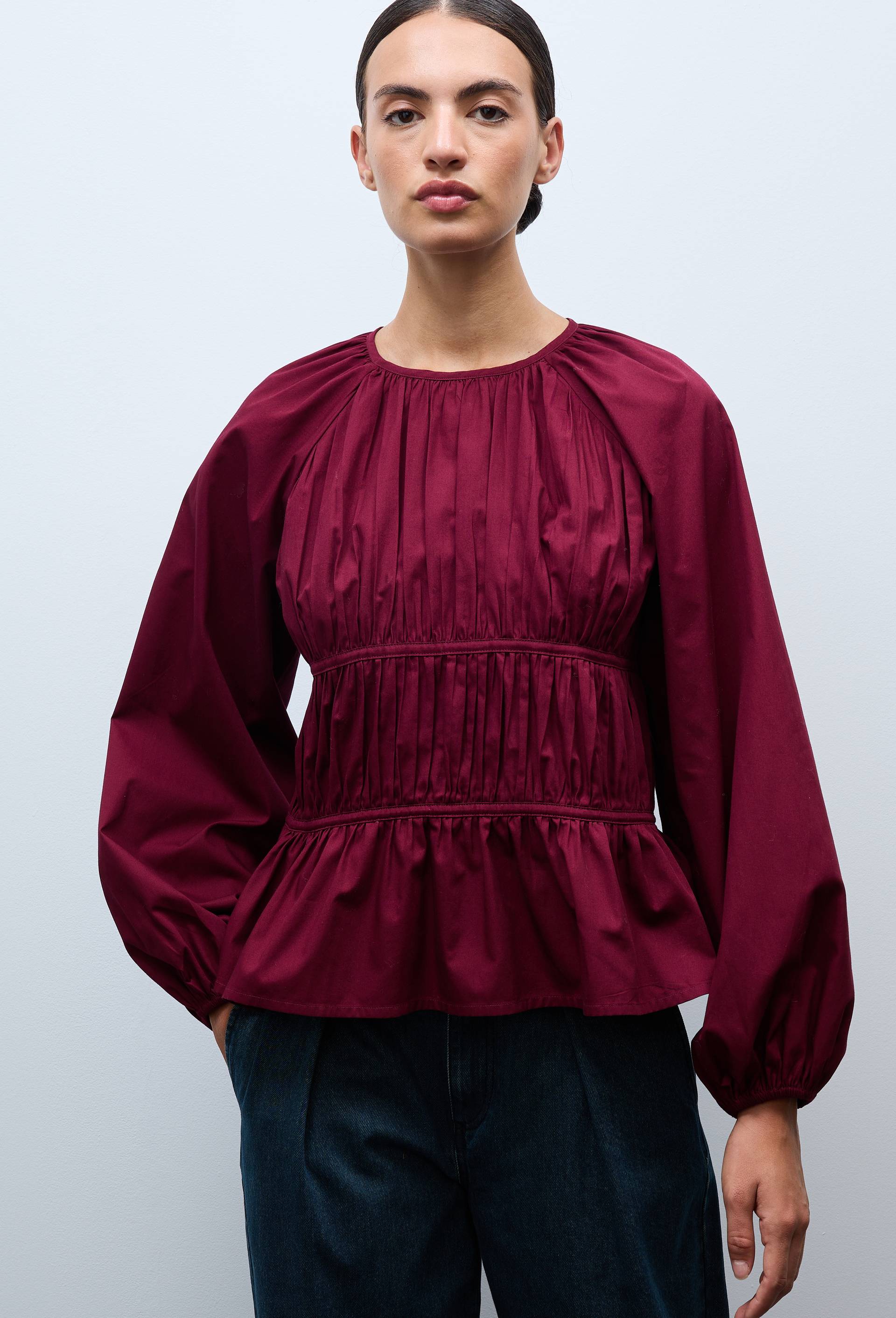 Blouse manches longues avec smocks uni en BIO GOTS, Rouge fonc&eacute;, swatch image