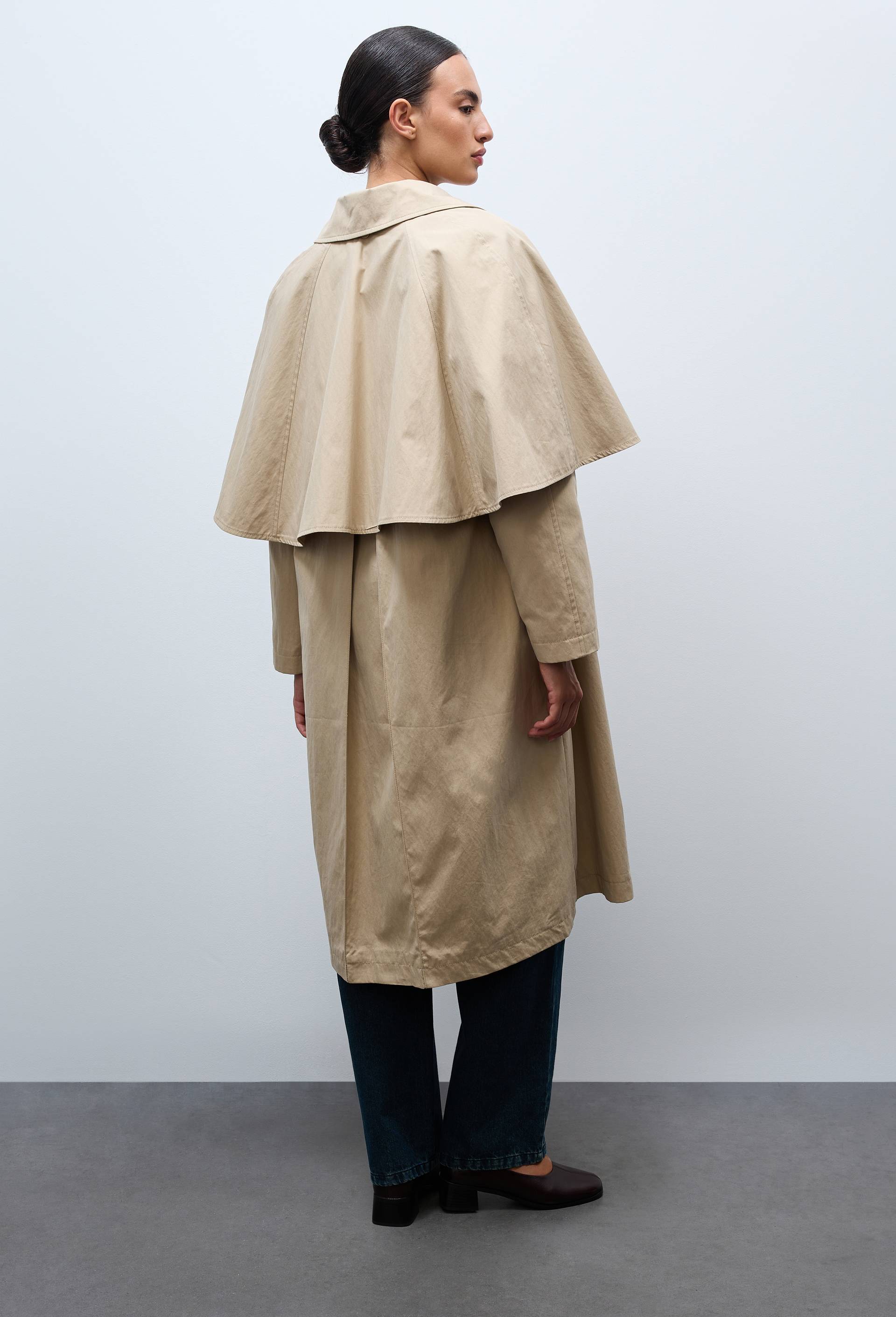 Trench long d&eacute;perlant avec col amovible contenant du coton, Beige, large image number 2