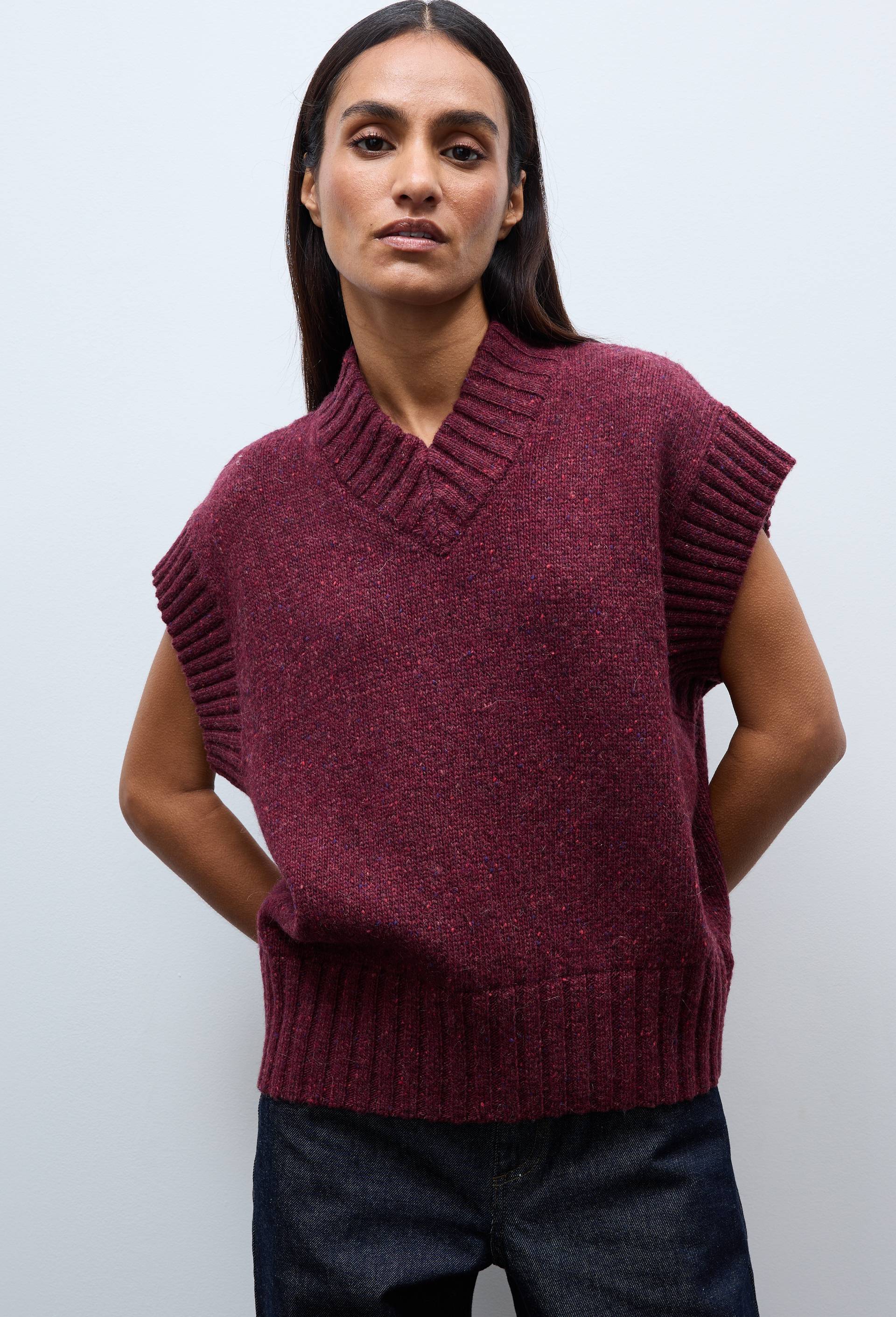 Pull sans manche col V contenant de la laine merinos, Rouge fonc&eacute;, large image number 0.0