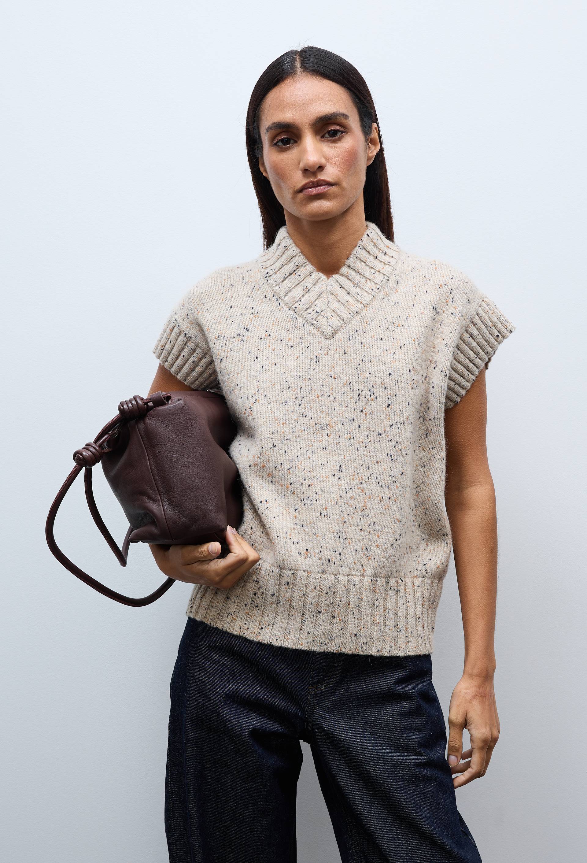 Pull sans manche col V contenant de la laine merinos, Beige, large image number 0.0