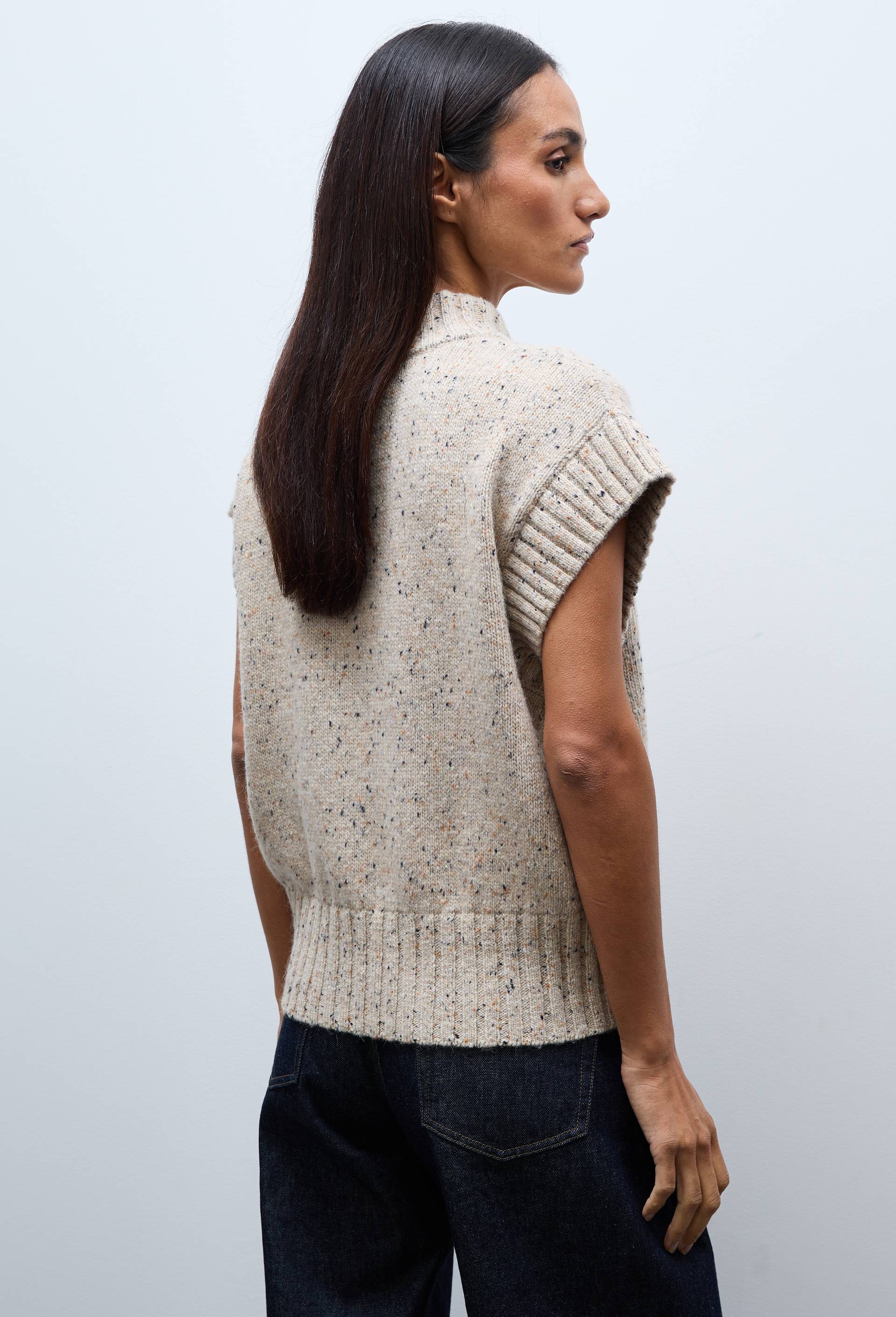 Pull sans manche col V contenant de la laine merinos, Beige, large image number 1.0