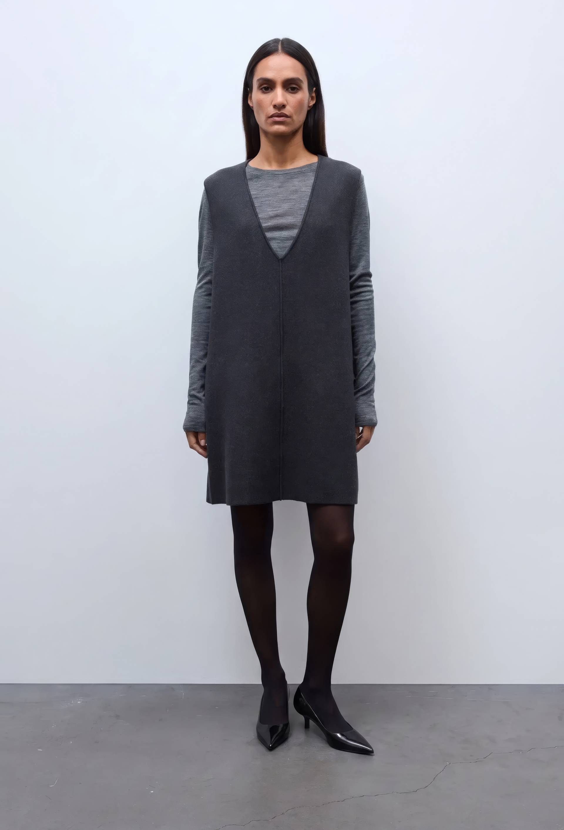 Robe col V courte en maille, Gris, swatch image