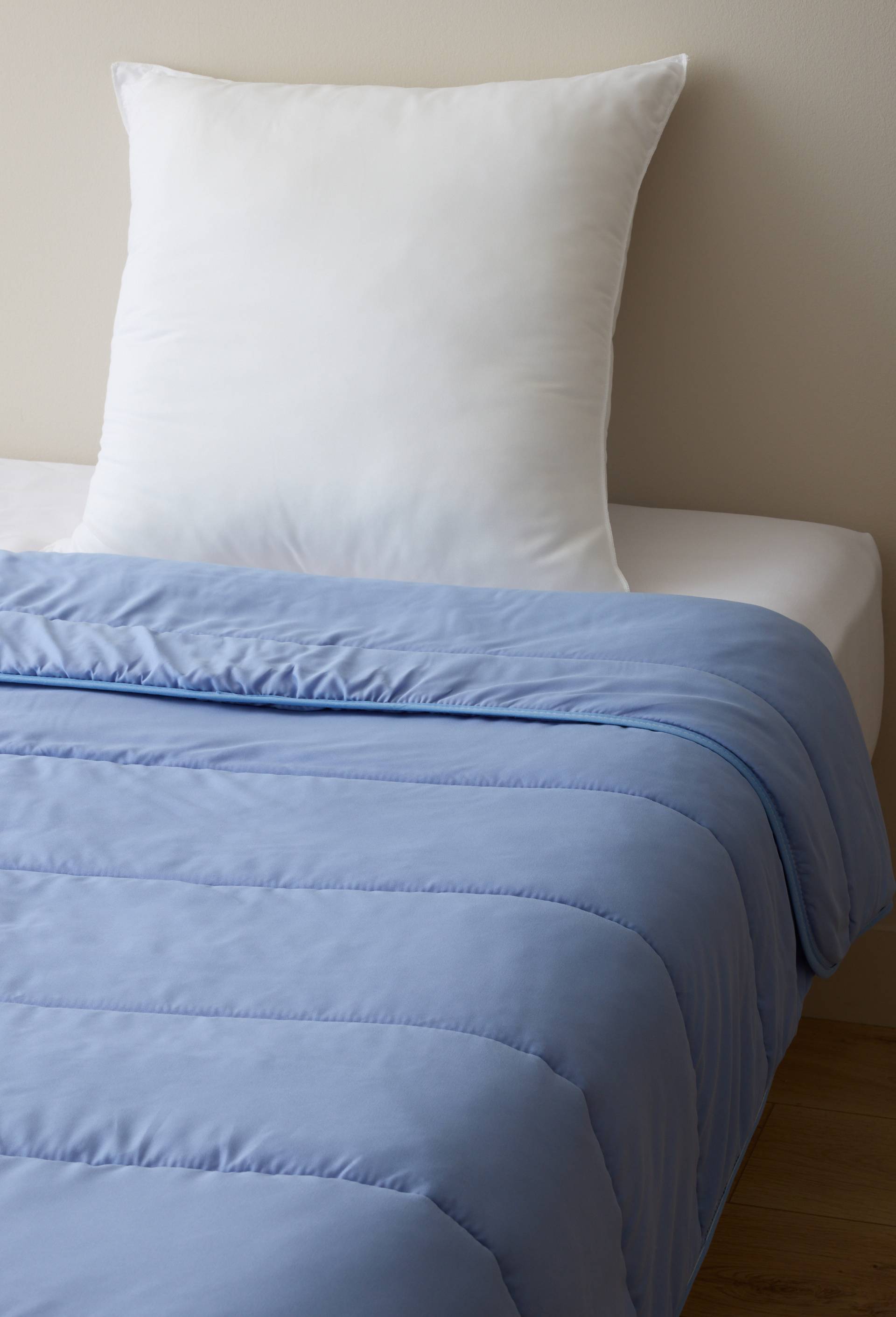 Couette couleur unie, 100% polyester, microfibres, Bleu, large image number 0