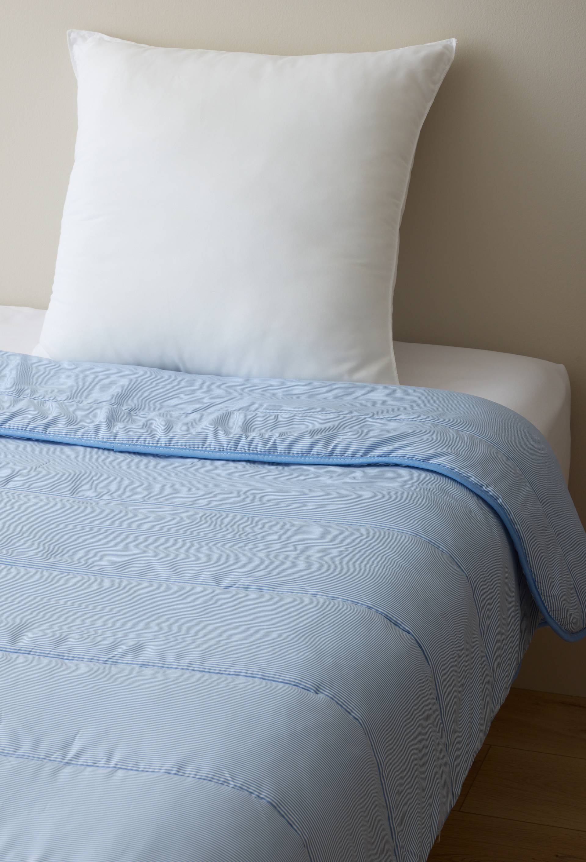 Couette couleur raye, 100% polyester, microfibres, Bleu, large image number 0