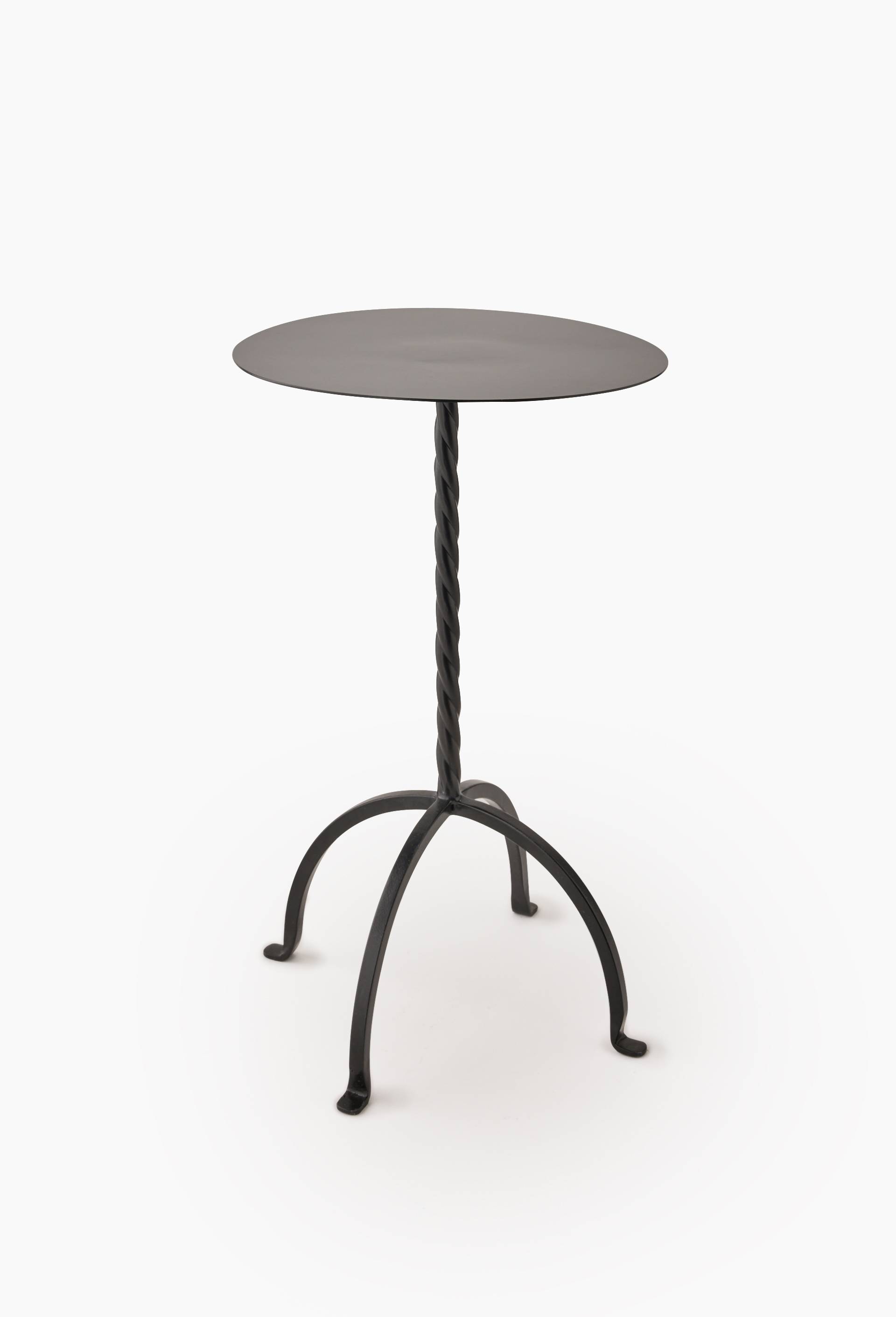 Table ronde twist&eacute;, 33x54cm, en m&eacute;tal, Noir, large image number 0