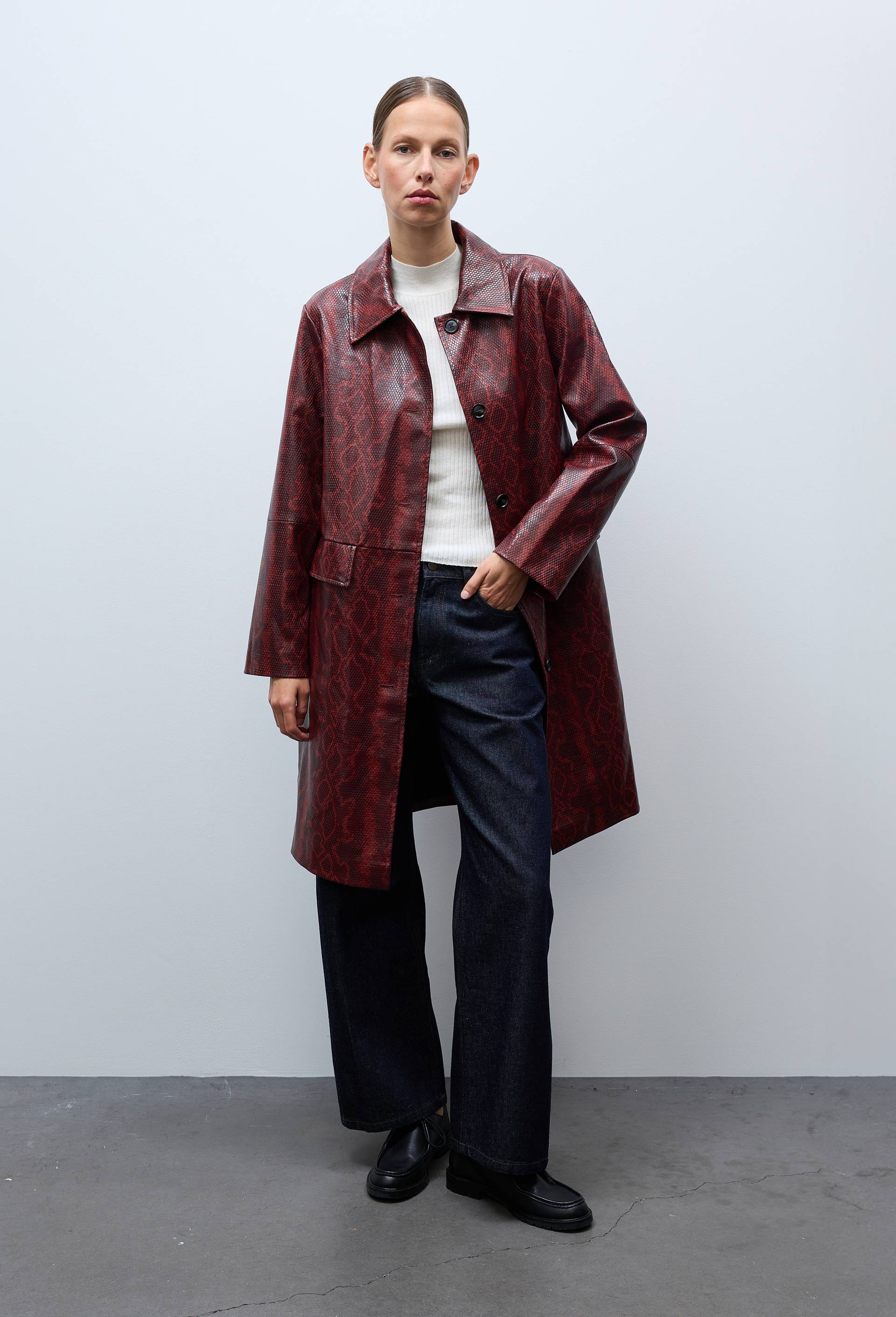 Manteau mi-long effet python, Rouge fonc&eacute;, large image number 2.0