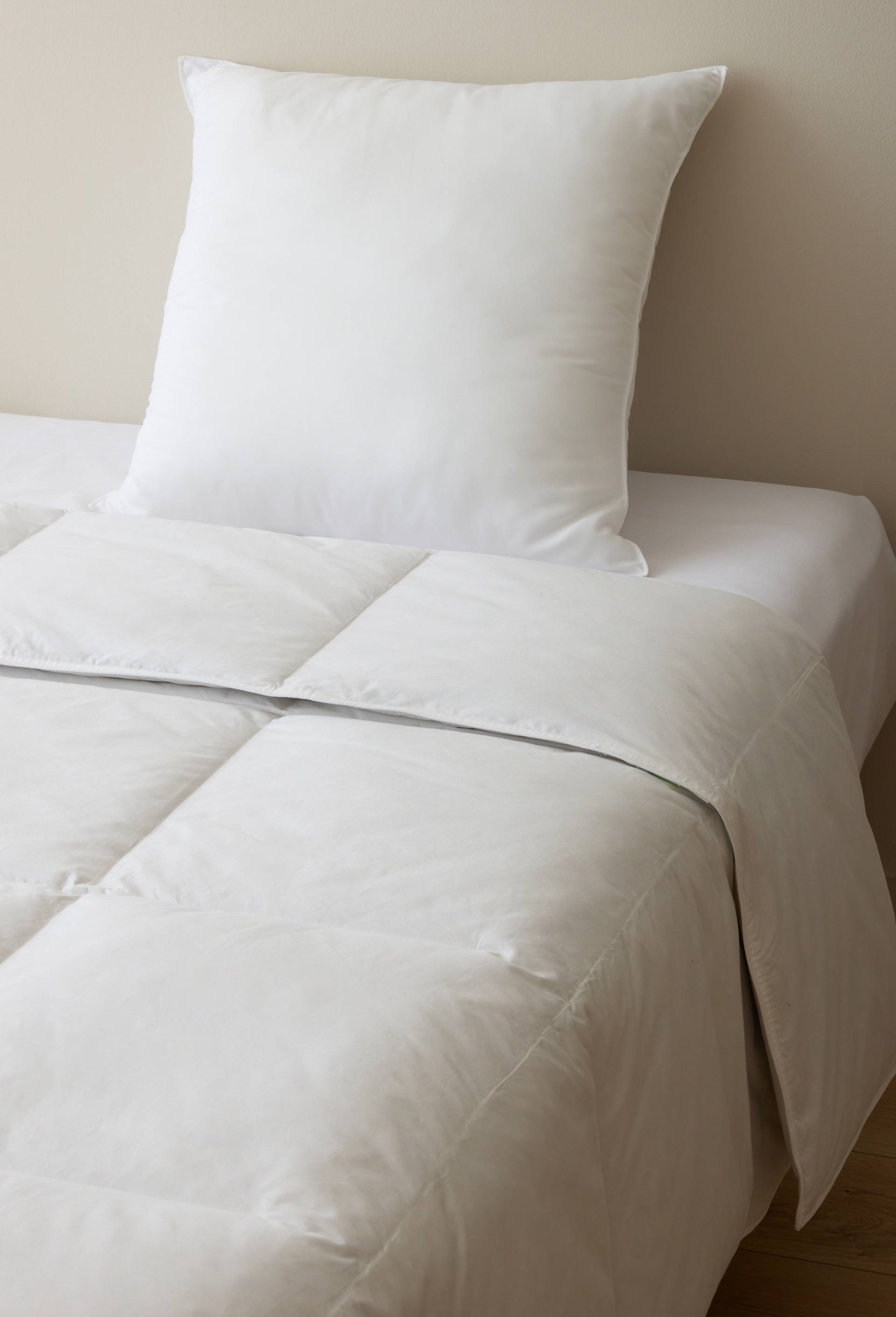 Couette temp&eacute;r&eacute;e Dunlopillo 220x240 cm, 30% duvet de canard,, Blanc, large image number 0.0