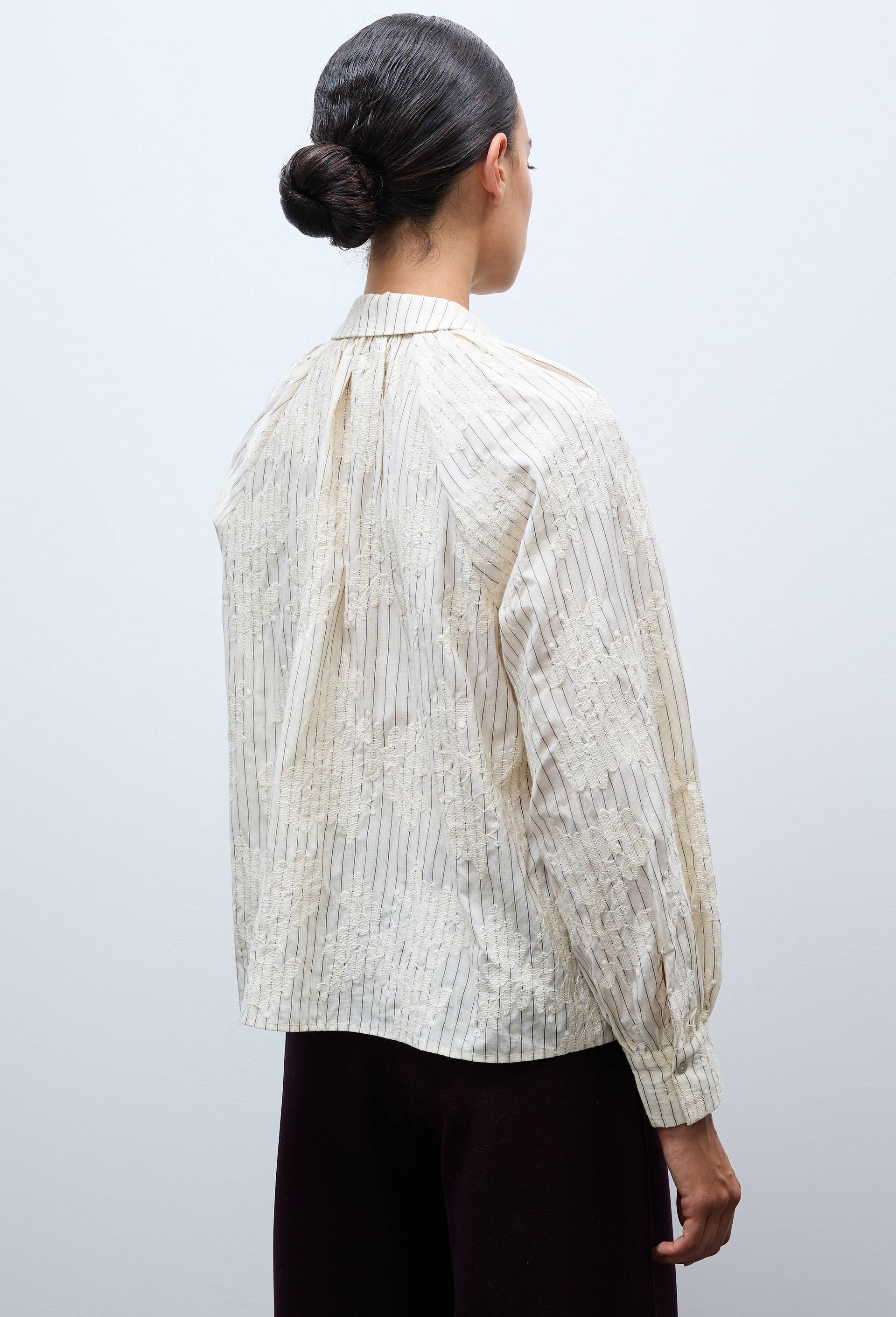 Chemise manches longues ray&eacute;e avec d&eacute;tail de broderie en coton BIO GOTS, Ecru, large image number 1.0