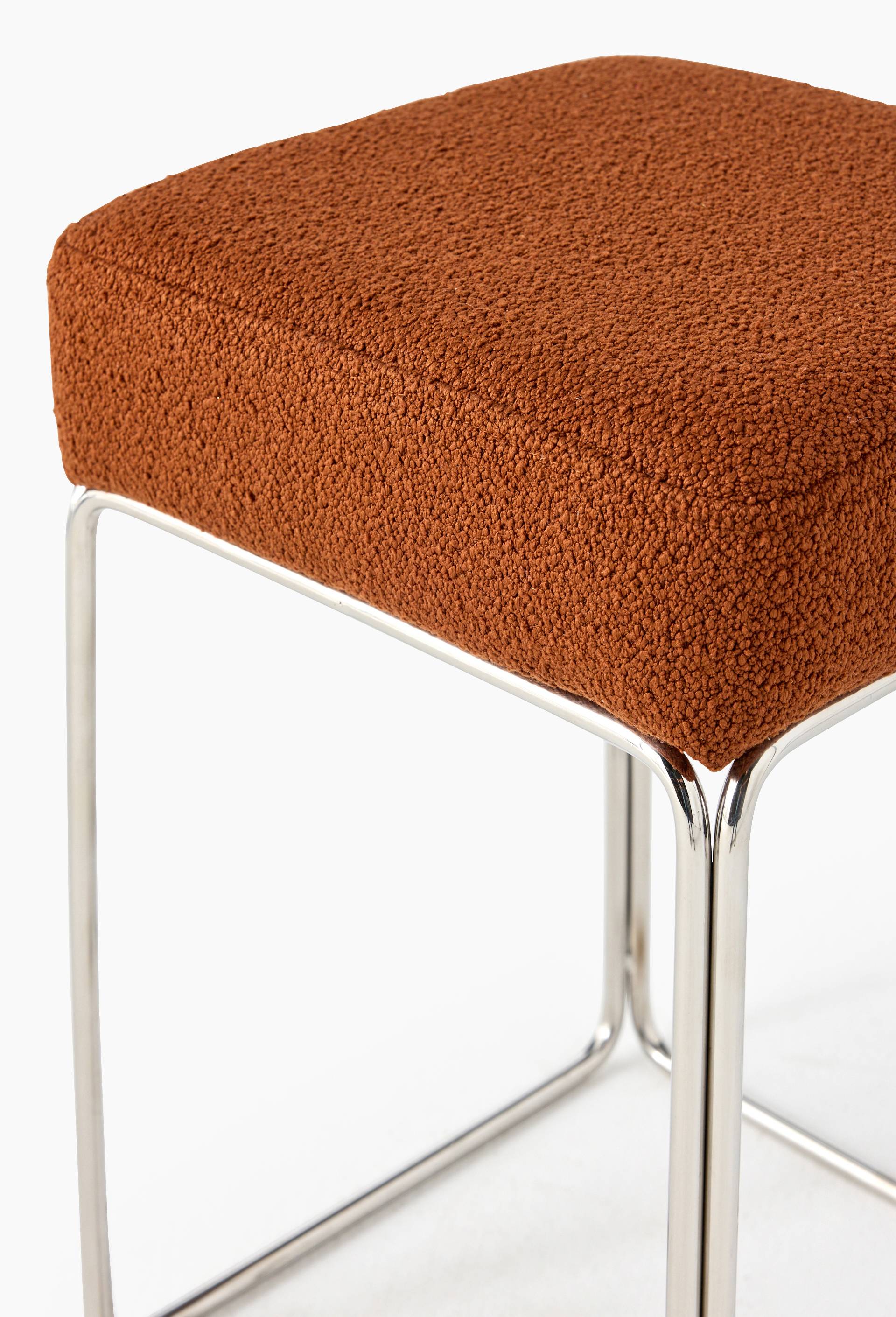 Tabouret carr&eacute;, 33xH45cm, en acier inoxydable, MDF, tissu, Brun, large image number 1