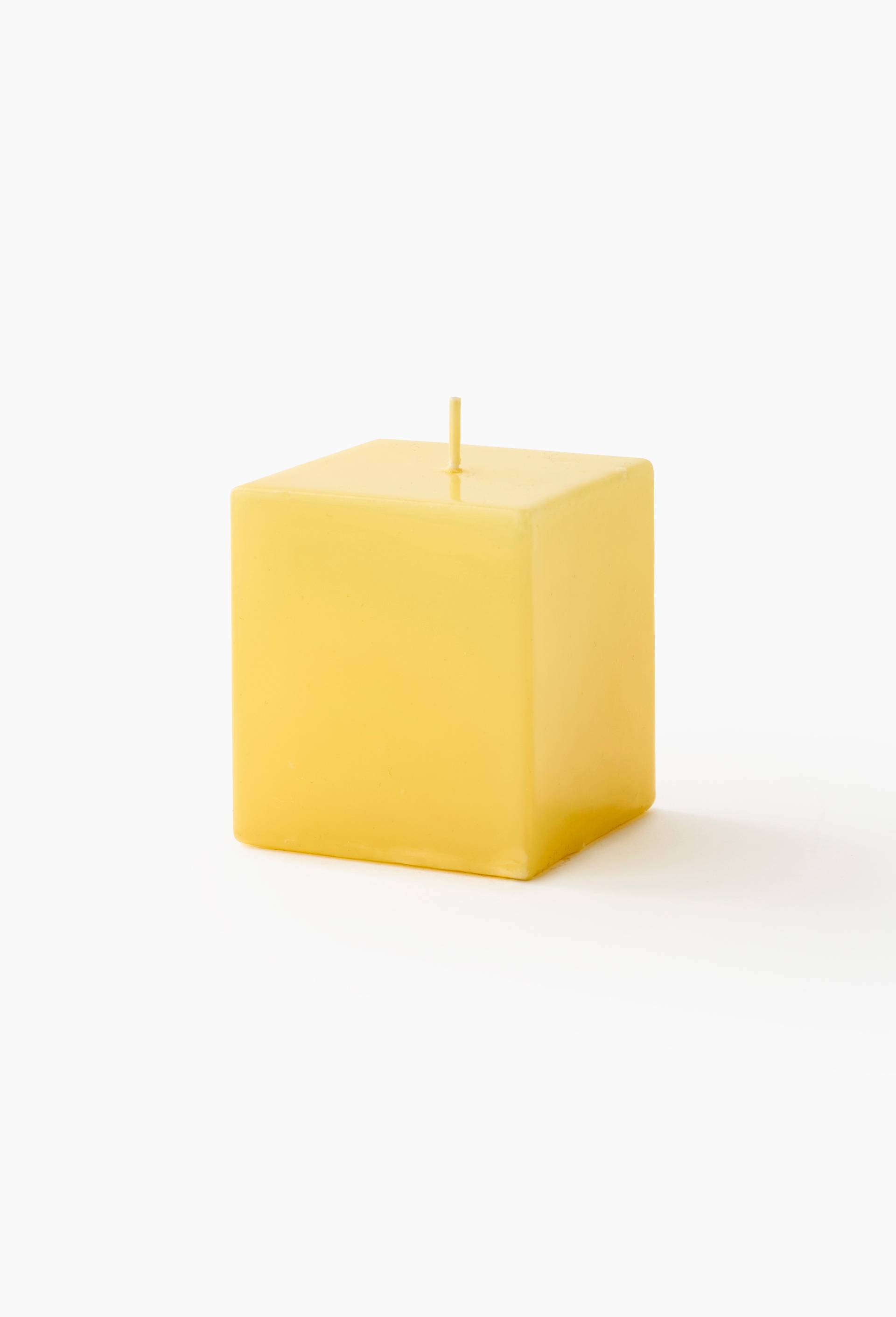 Bougie carr&eacute;e fumeur laqu&eacute;e,  L7,7xH12xP7,7 cm, Jaune clair, large image number 0