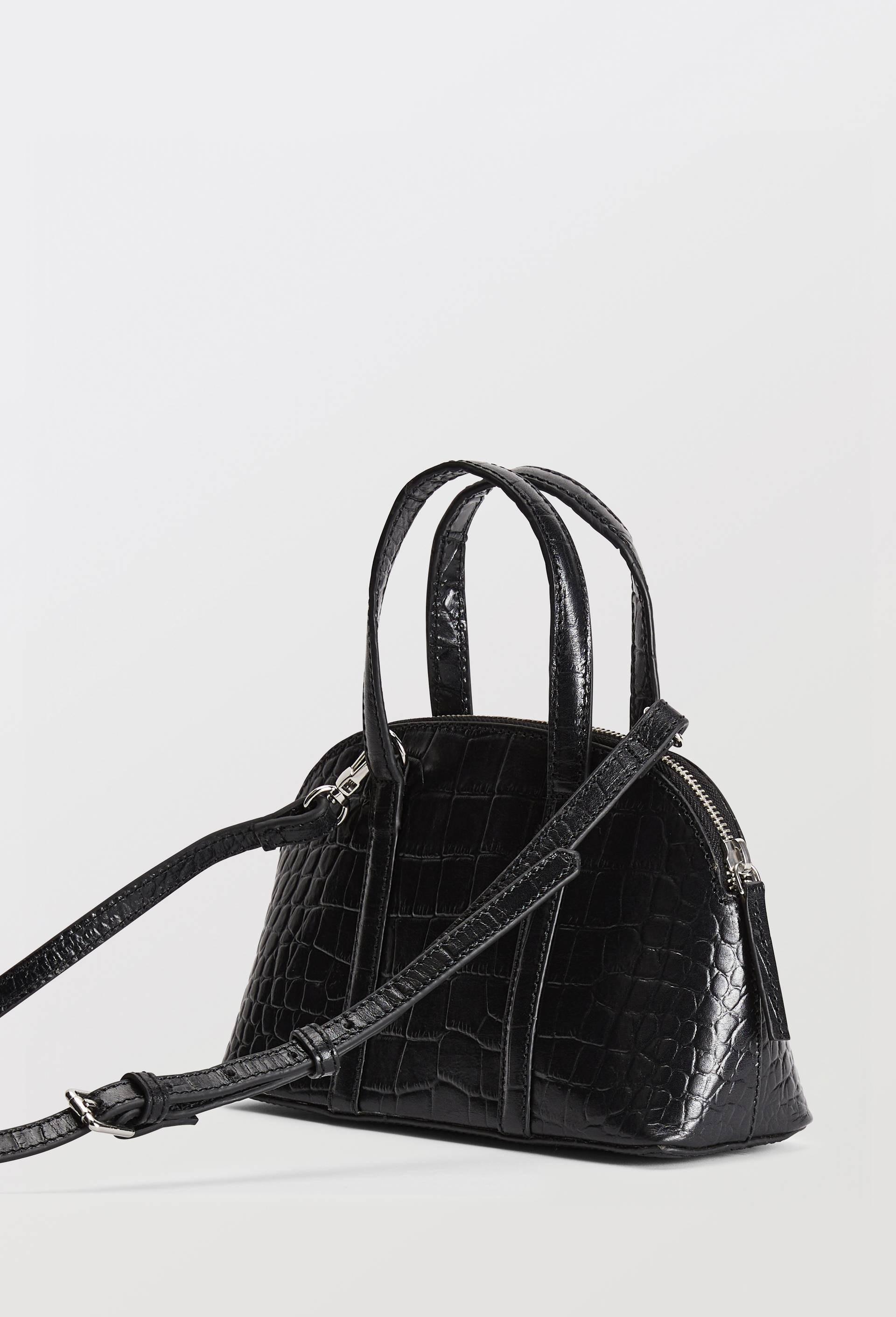 Sac port&eacute; travers en cuir imitation crocodile, Noir, large image number 1