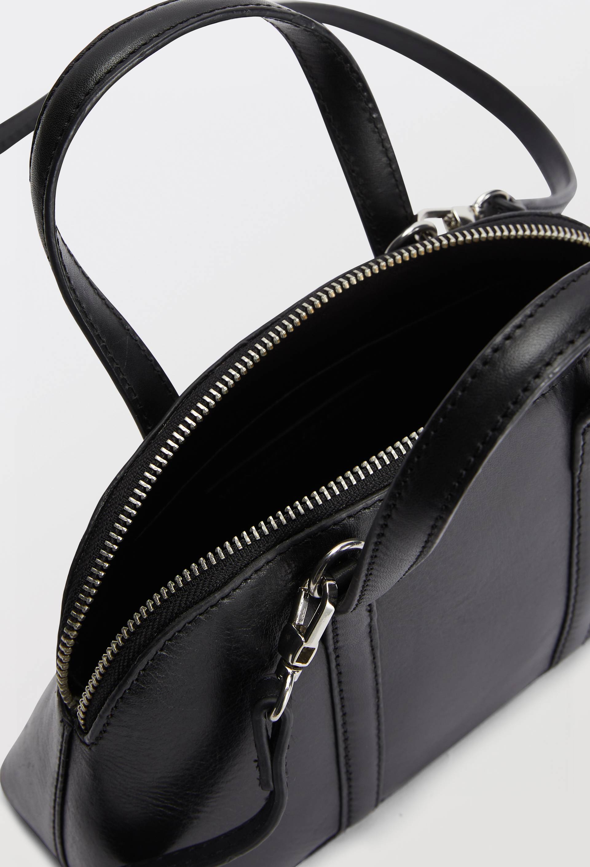 Sac port&eacute; travers en cuir, Noir, large image number 2