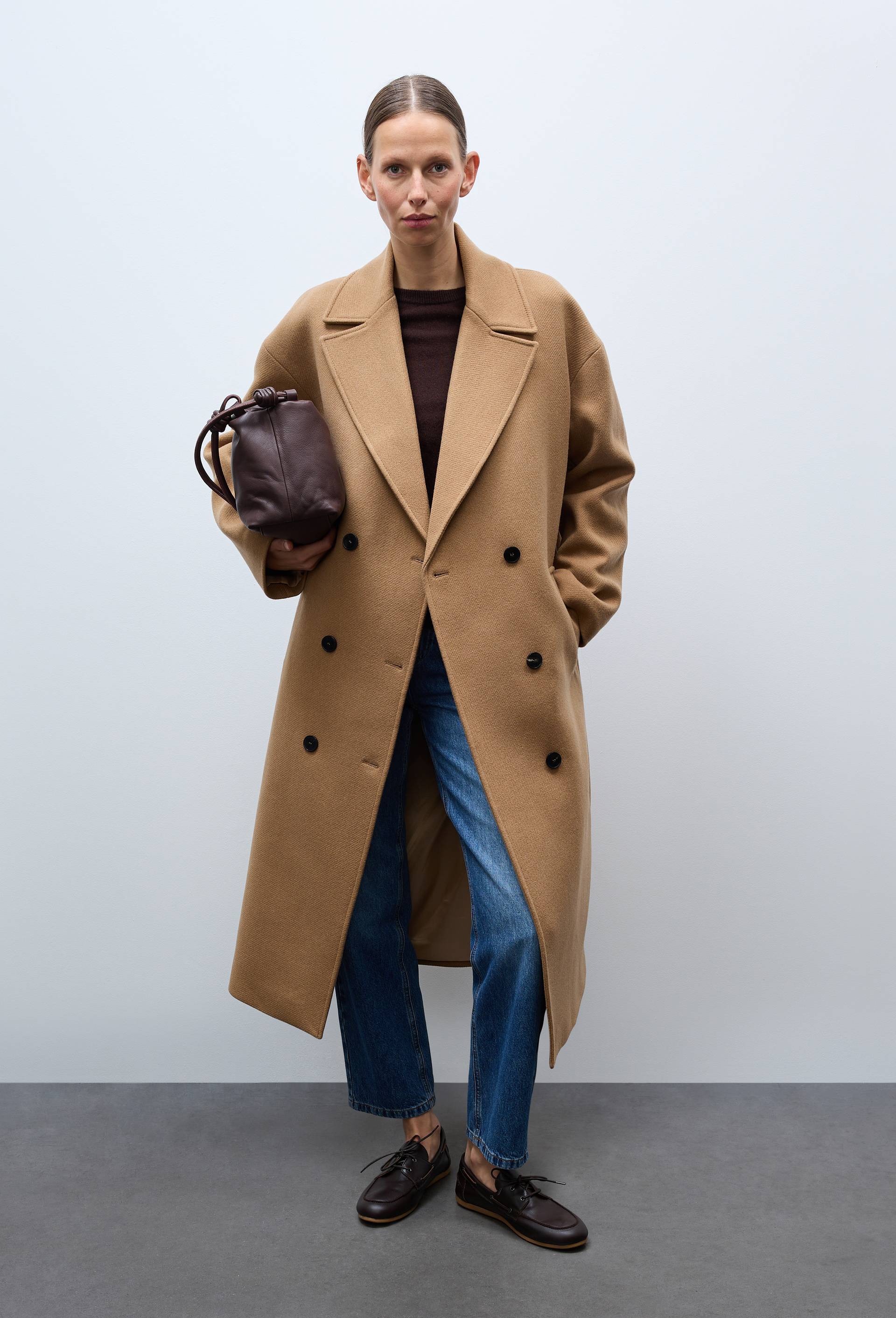 Manteau uni double boutonnage contenant de la laine Manteau uni double boutonnage contenant de la laine