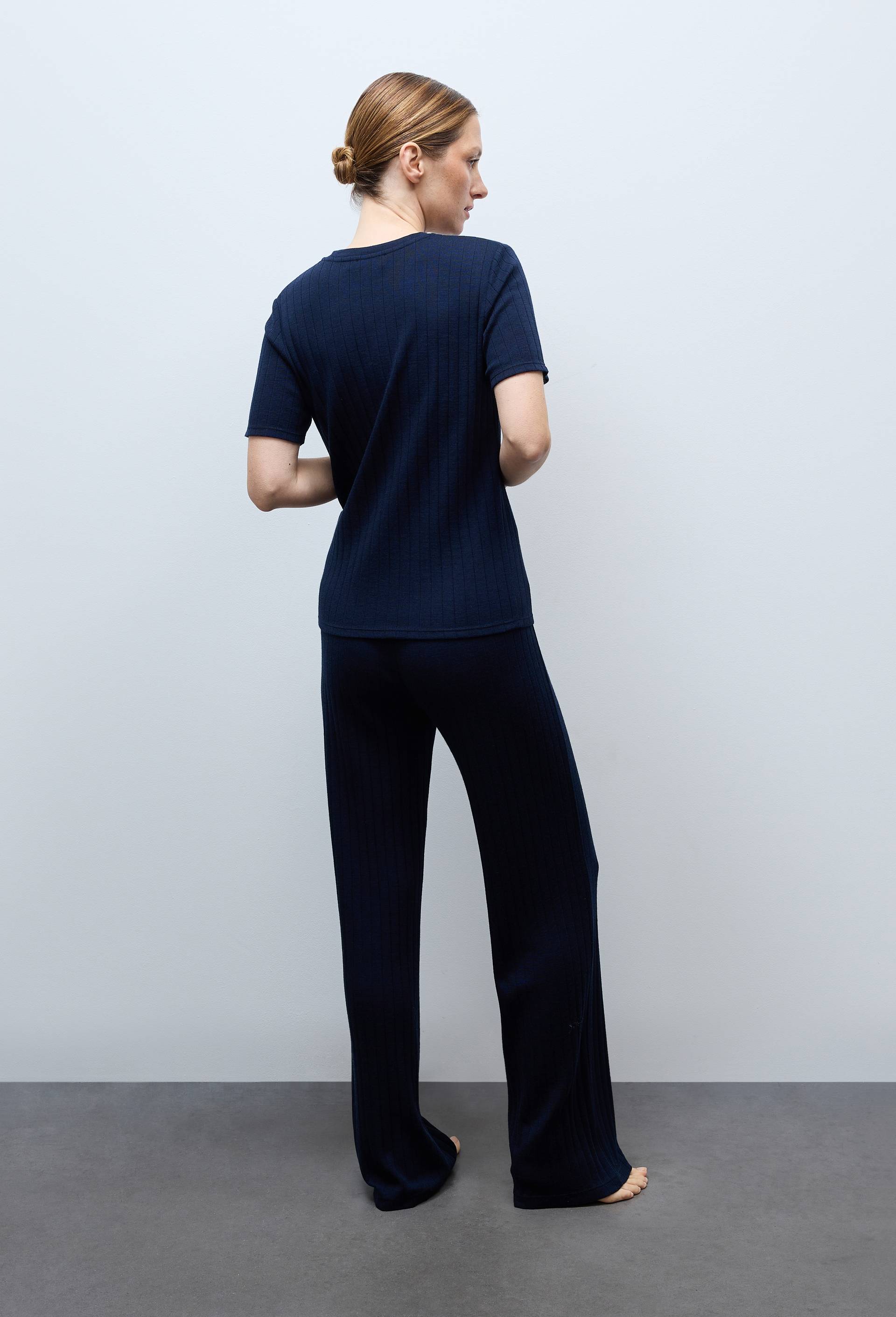 Pantalon uni en laine et soie, Bleu fonc&eacute;, large image number 1