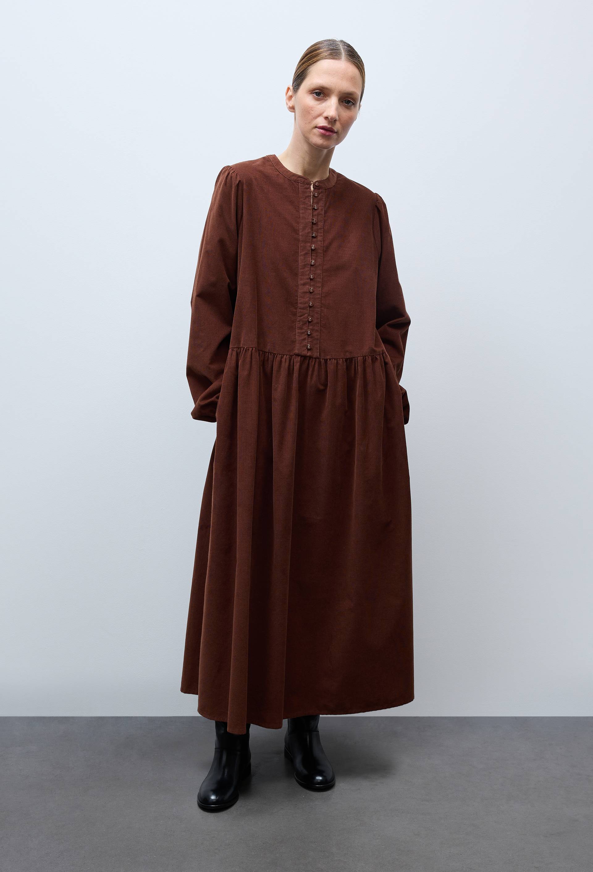 Robe longue unie en velours en coton BIO GOTS, Brun, large image number 0