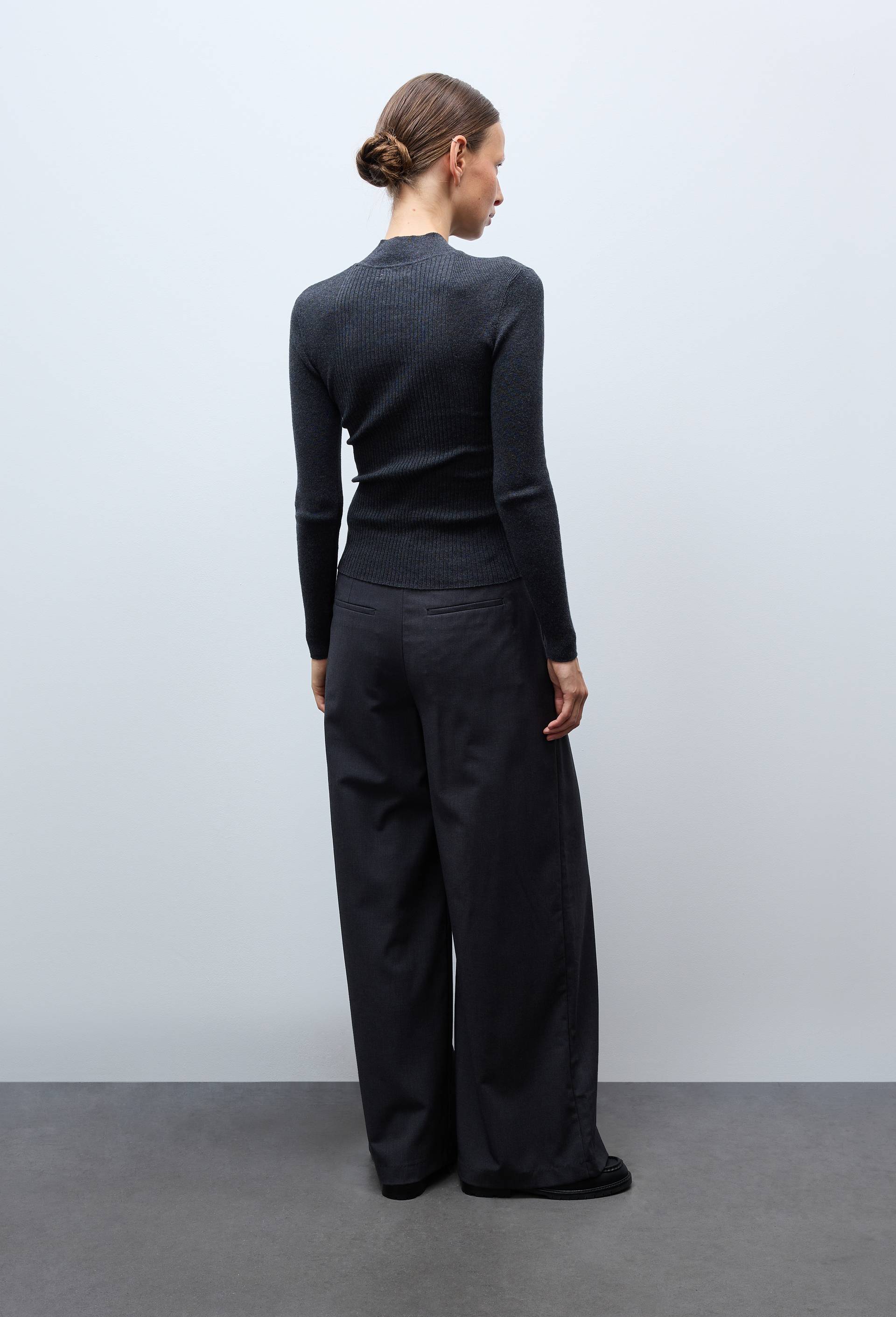 Pantalon large uni &agrave; pinces, Gris fonc&eacute;, large image number 1