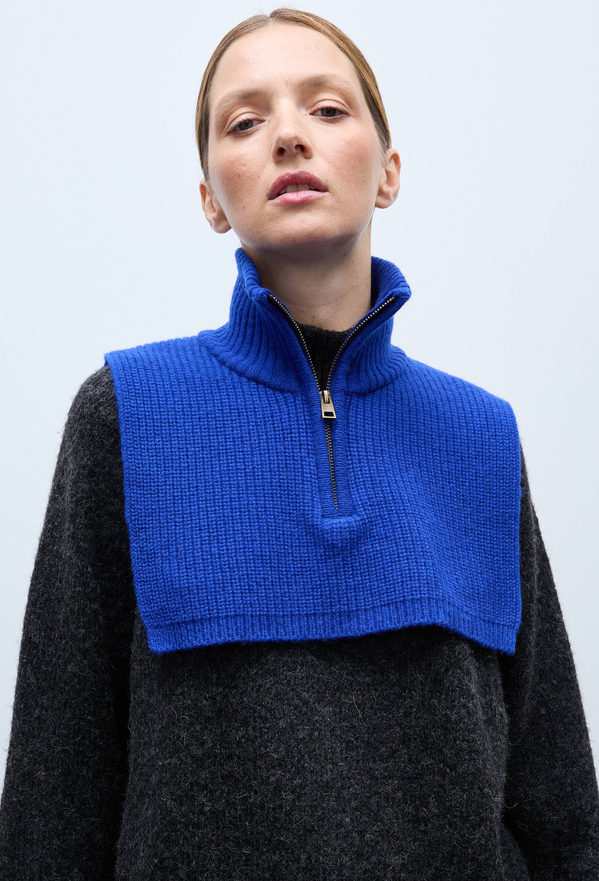 Plastron col zipp&eacute; en laine c&ocirc;tel&eacute;e, Bleu, swatch image