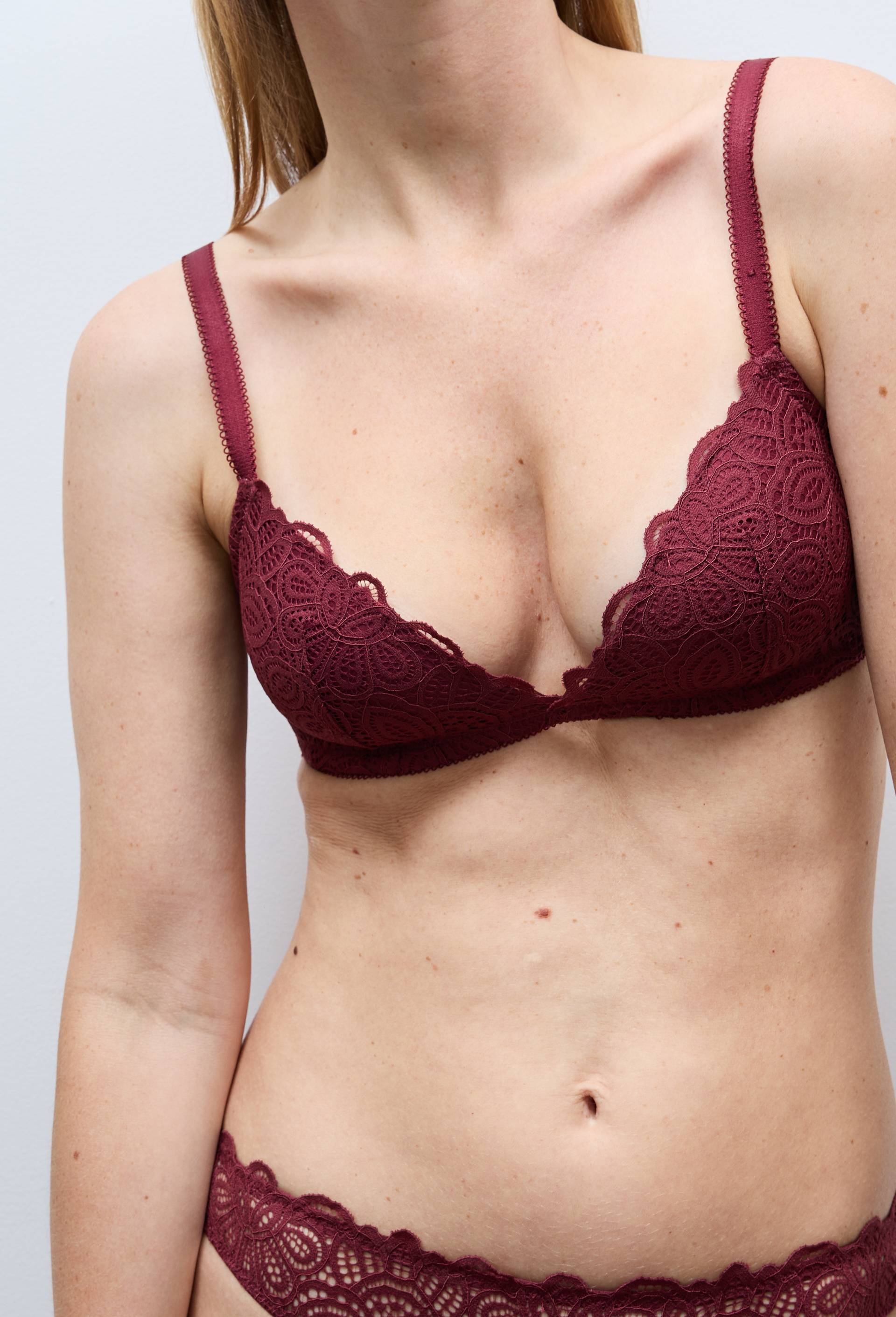 Soutien-gorge triangle padd&eacute; VERA en dentelle, Rouge fonc&eacute;, large image number 0.0