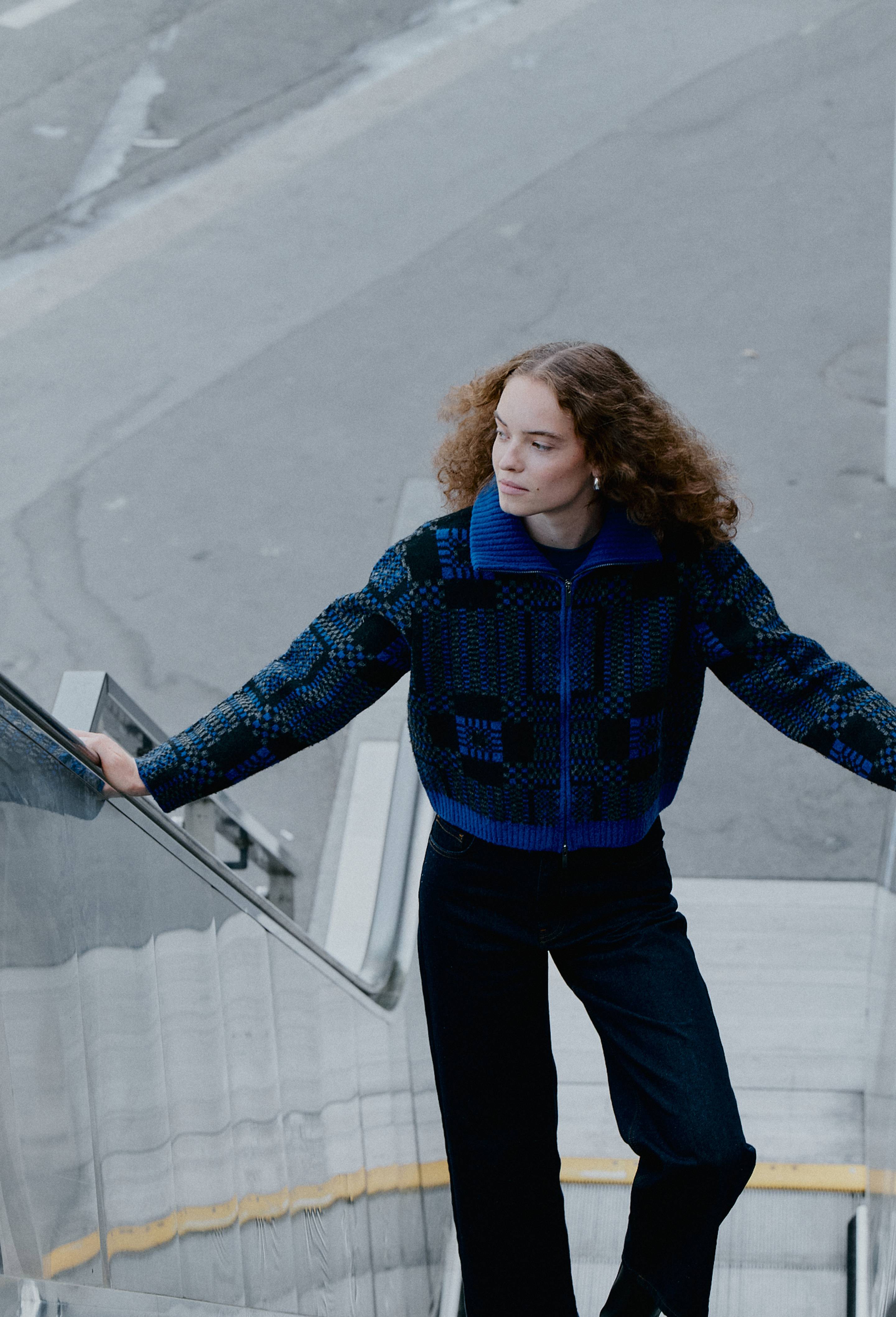 Veste zipp&eacute;e &agrave; motifs contenant de la laine, Bleu, large image number 1