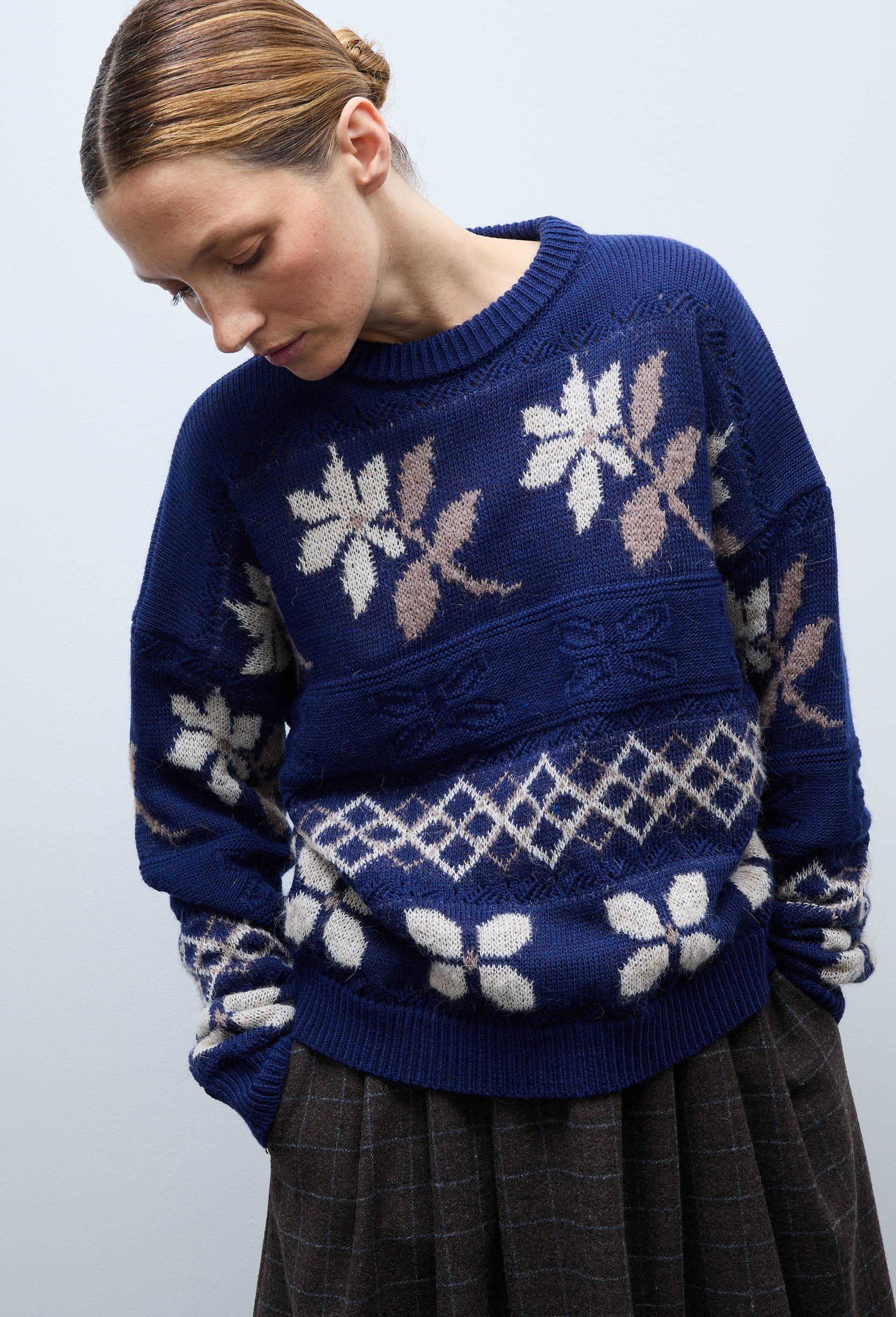 Pull jacquard &agrave; fleurs contenant de la laine, Bleu fonc&eacute;, large image number 0