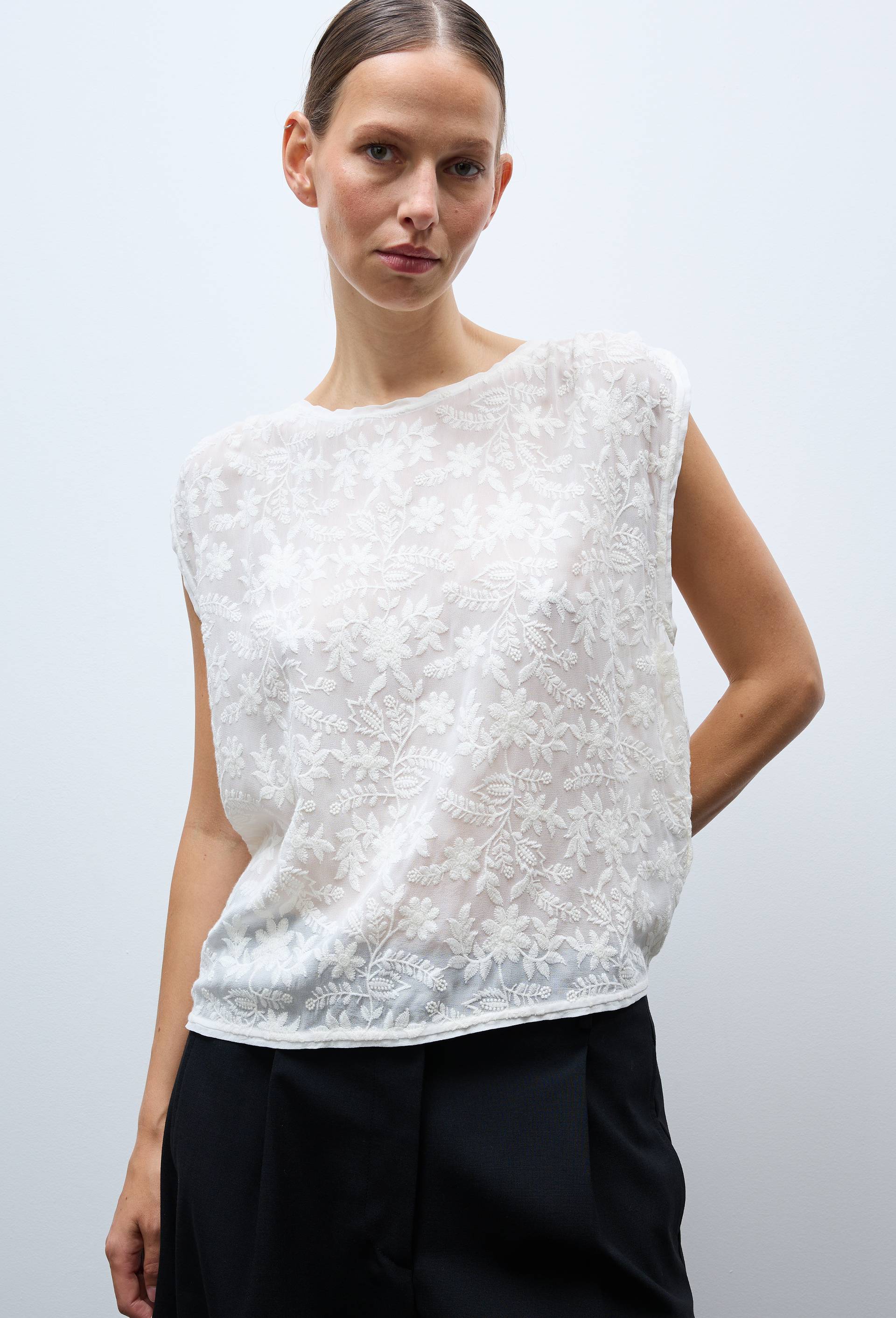 Blouse sans manches brod&eacute;e - MUS&Eacute;E D'ORSAY x MONOPRIX, Blanc, large image number 1