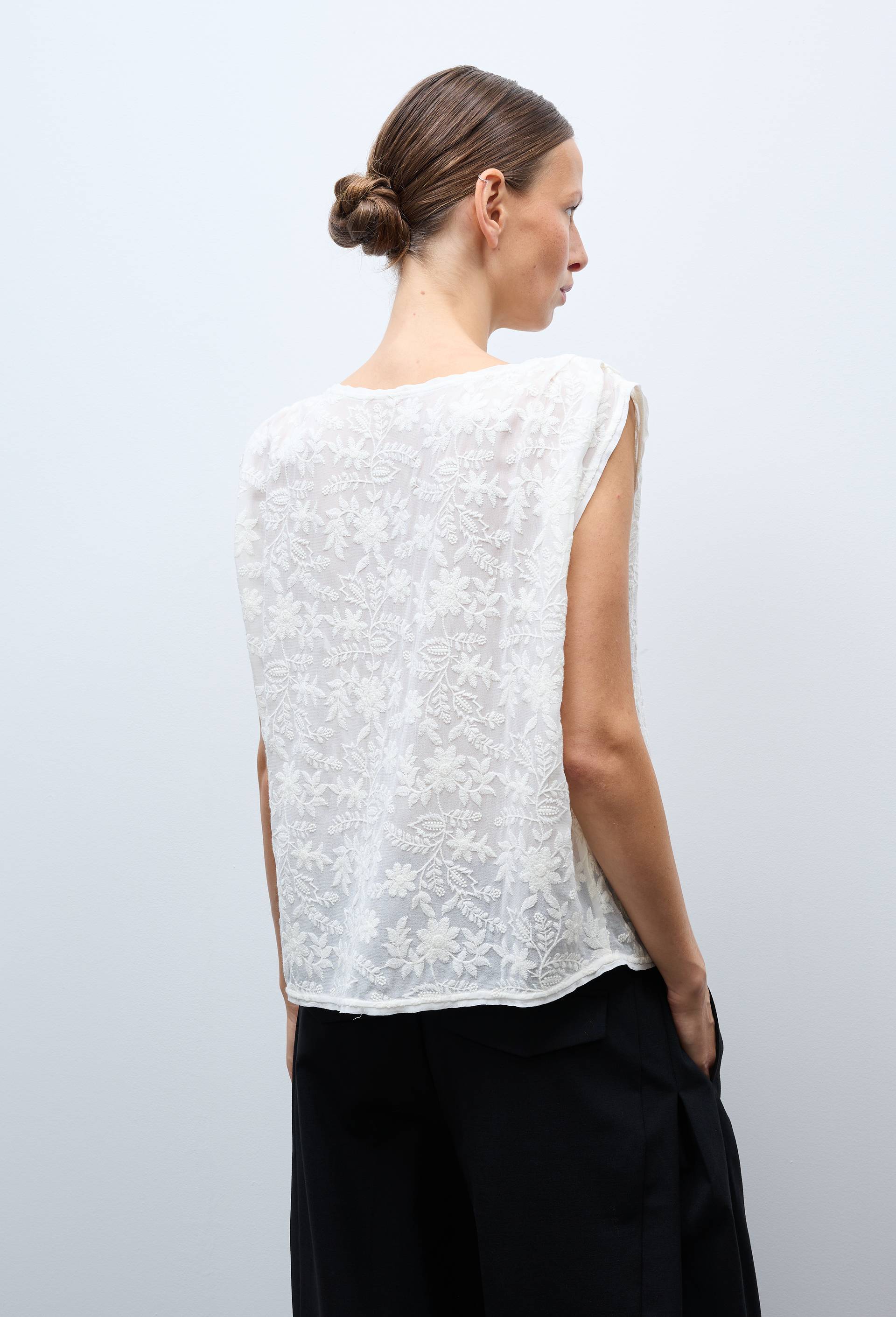 Blouse sans manches brod&eacute;e - MUS&Eacute;E D'ORSAY x MONOPRIX, Blanc, large image number 3.0