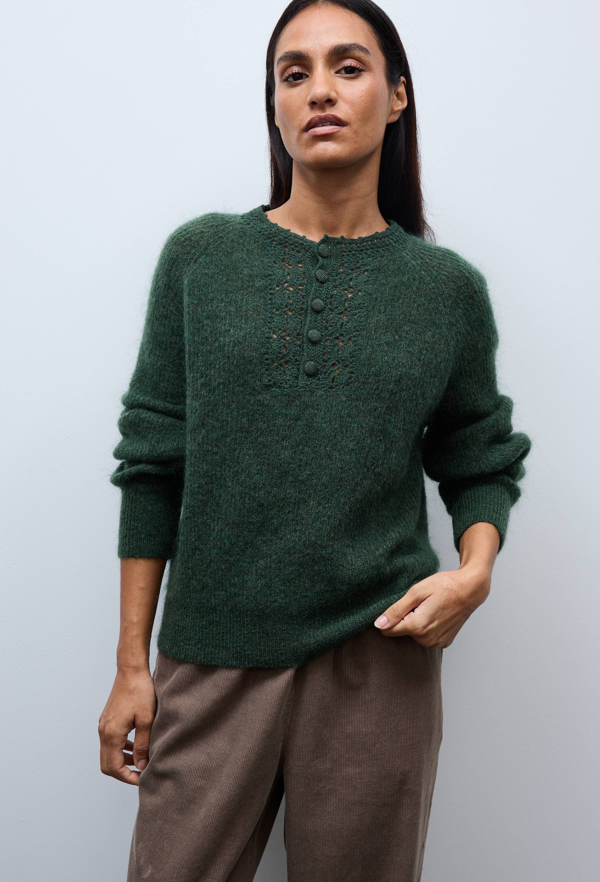 Pull avec d&eacute;tails au col contenant du mohair, Vert fonc&eacute;, large image number 0