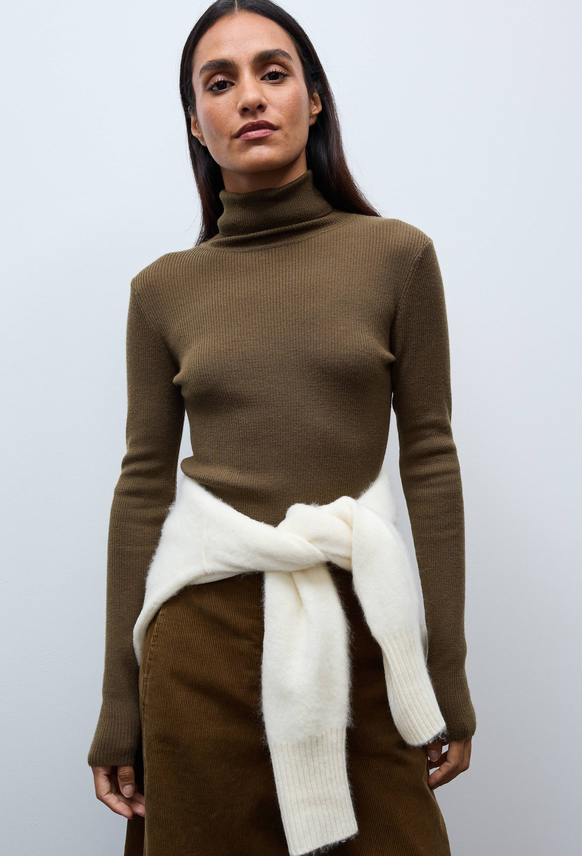 Pull col roul&eacute; &agrave; c&ocirc;tes uni en laine, Vert fonc&eacute;, swatch image