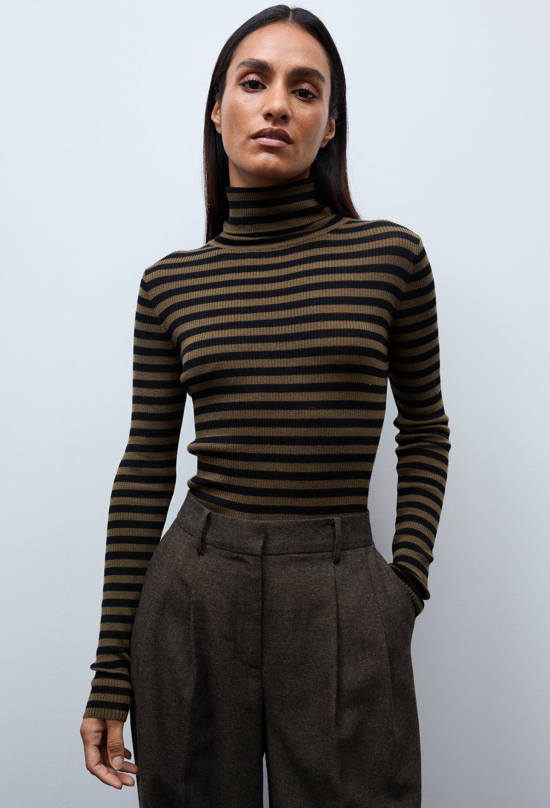 Pull col roul&eacute; &agrave; c&ocirc;tes ray&eacute; en laine, Vert fonc&eacute;, swatch image