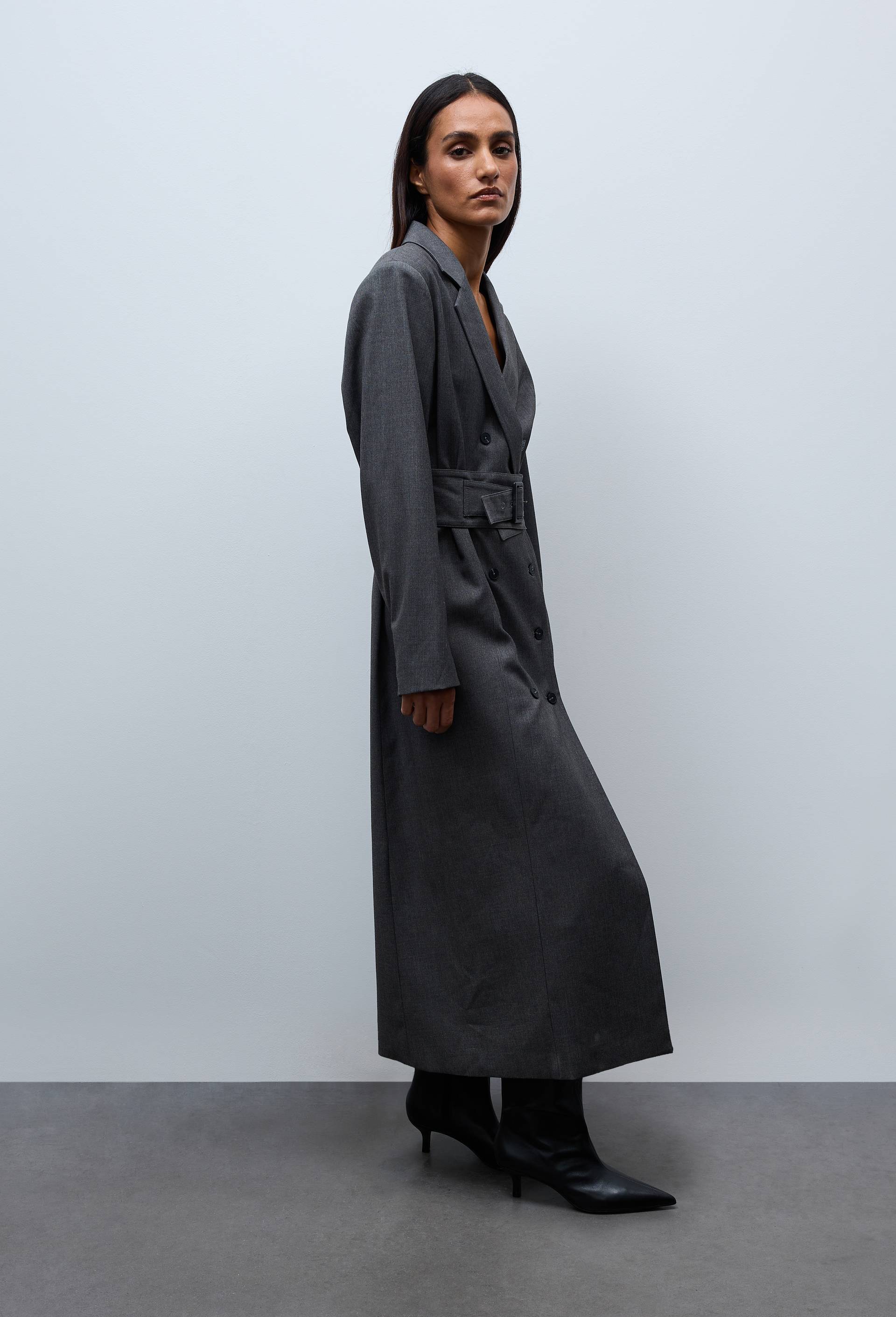 Robe tailleur cintr&eacute;e unie, Gris fonc&eacute;, large image number 1.0