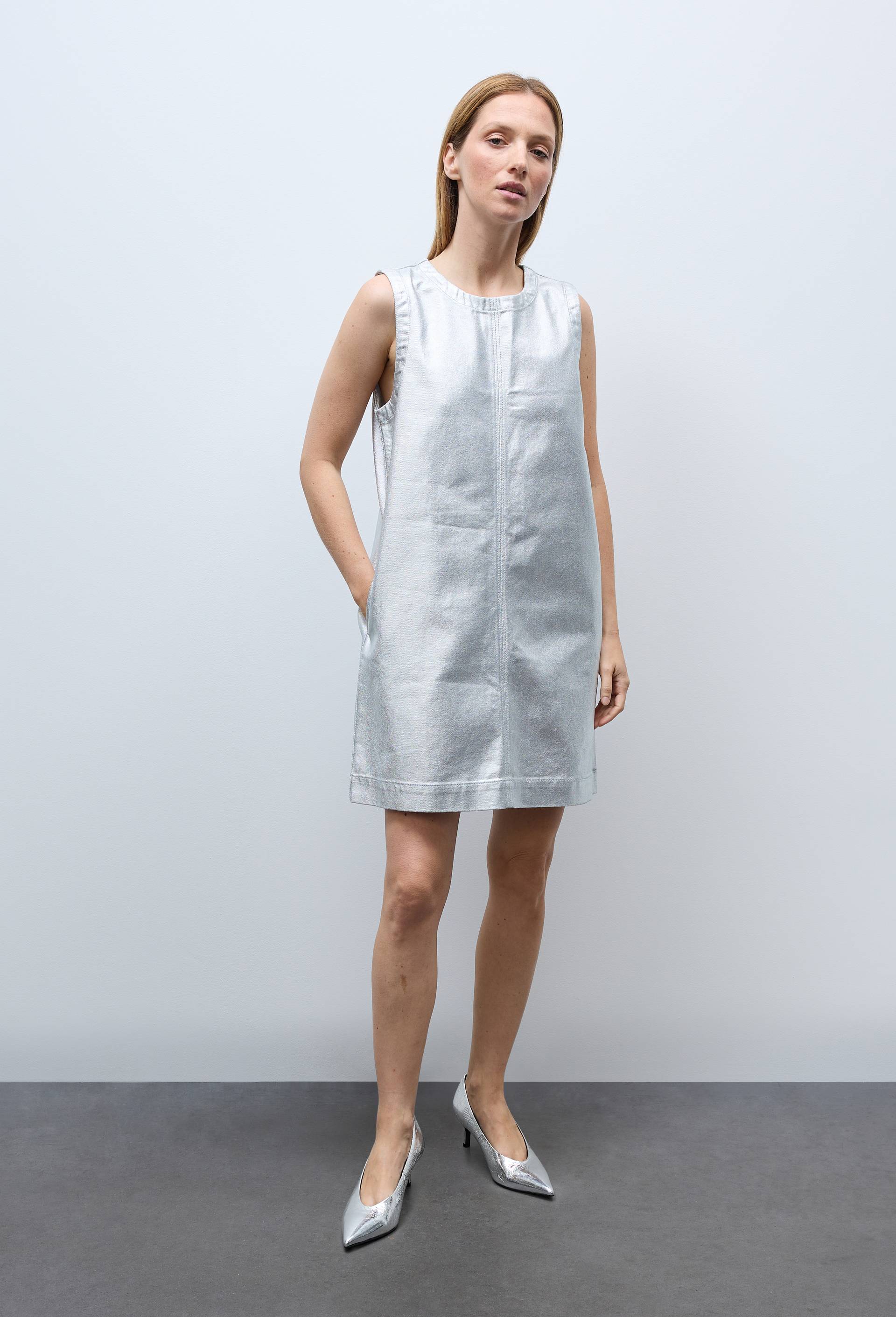 Robe courte unie en vinyle, Argent, large image number 0
